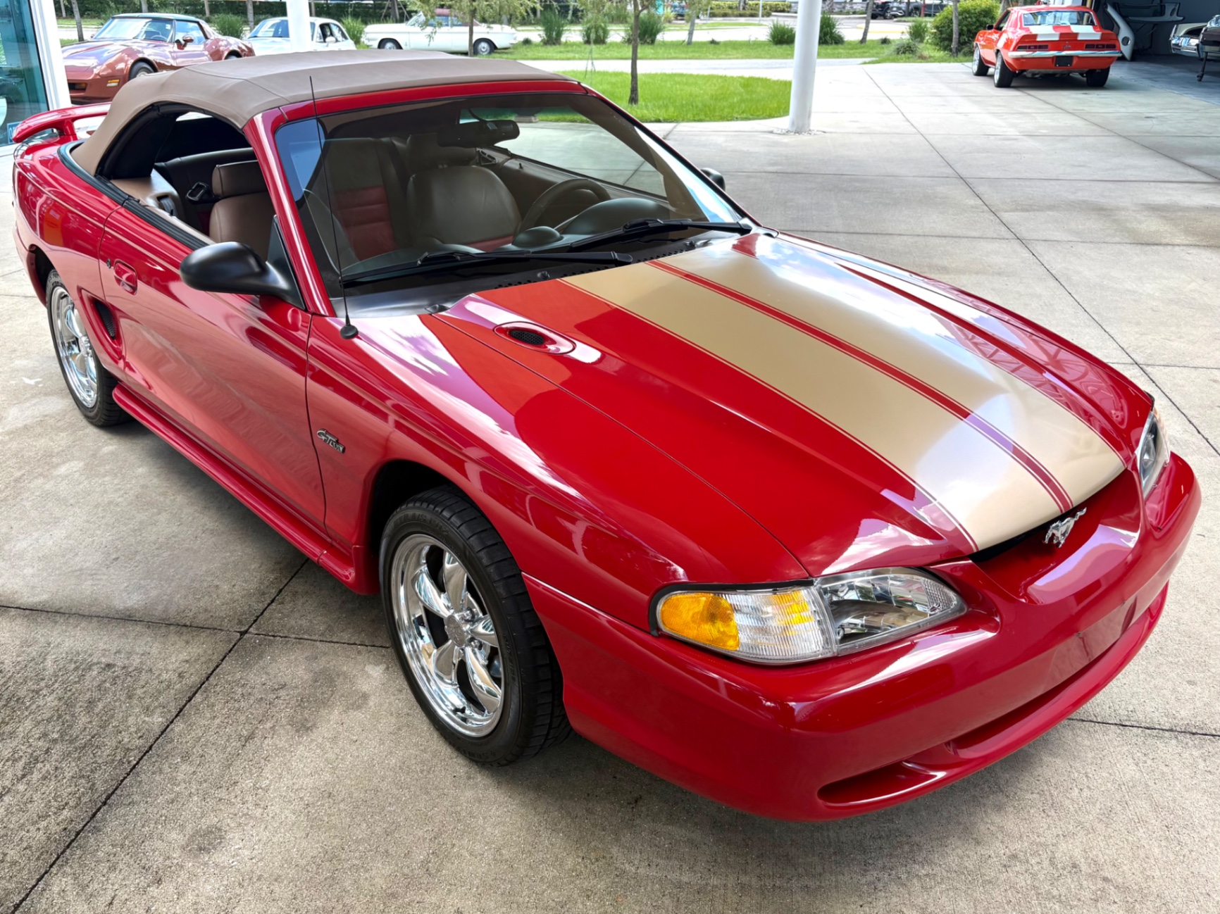 Vehicle photo 21