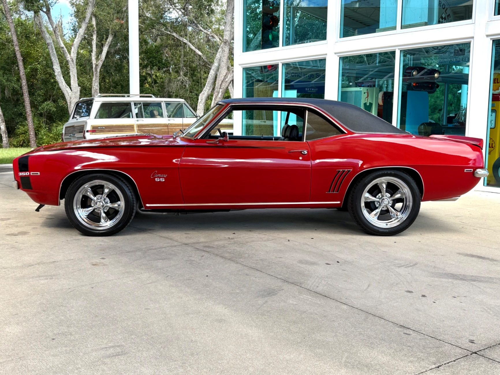 Vehicle photo 10