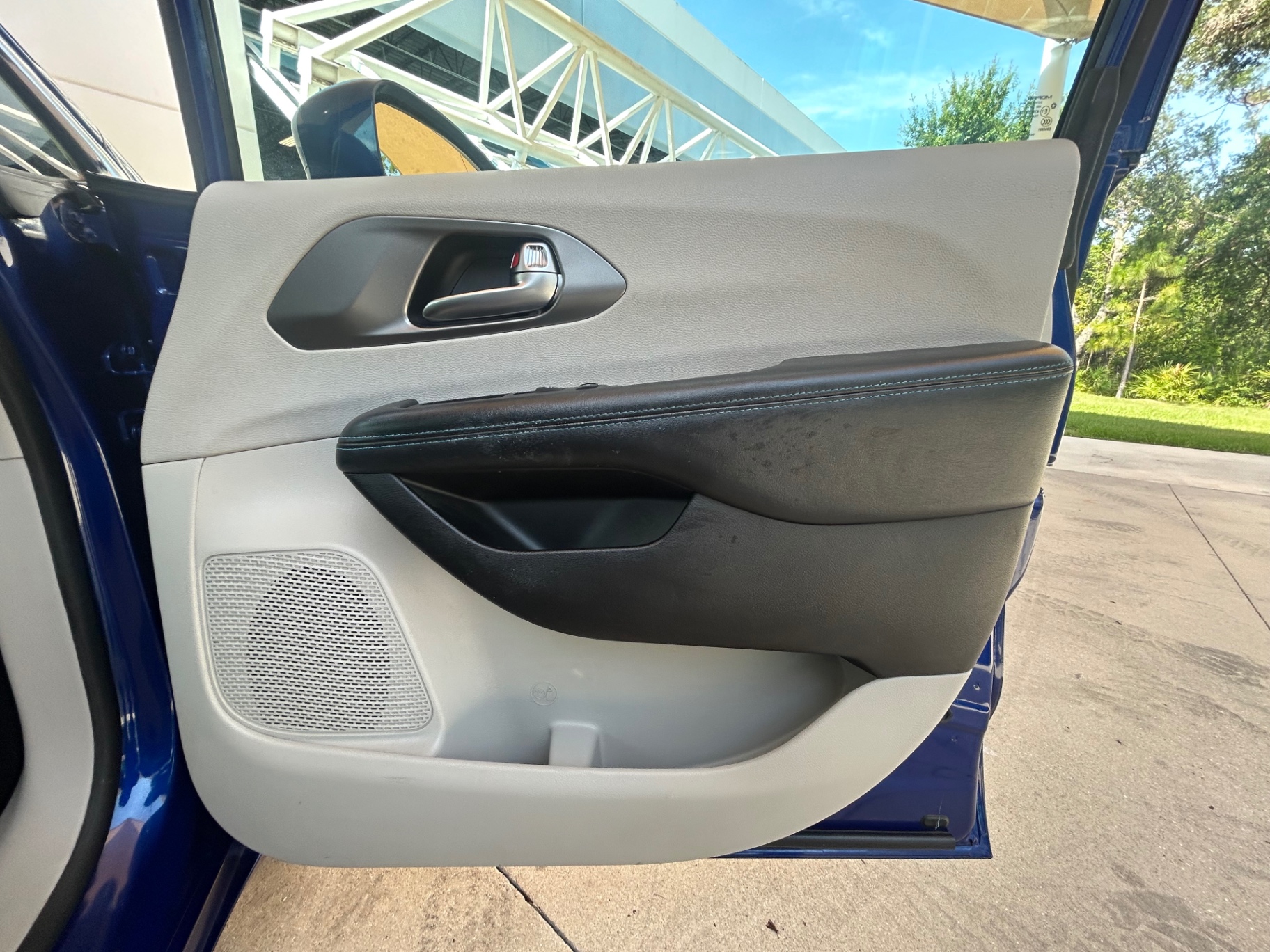 Vehicle photo 36