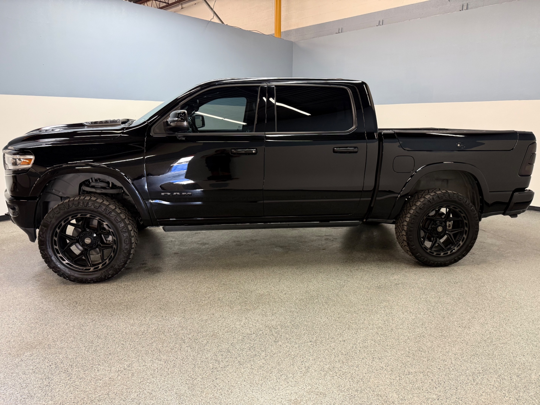 Vehicle photo 2