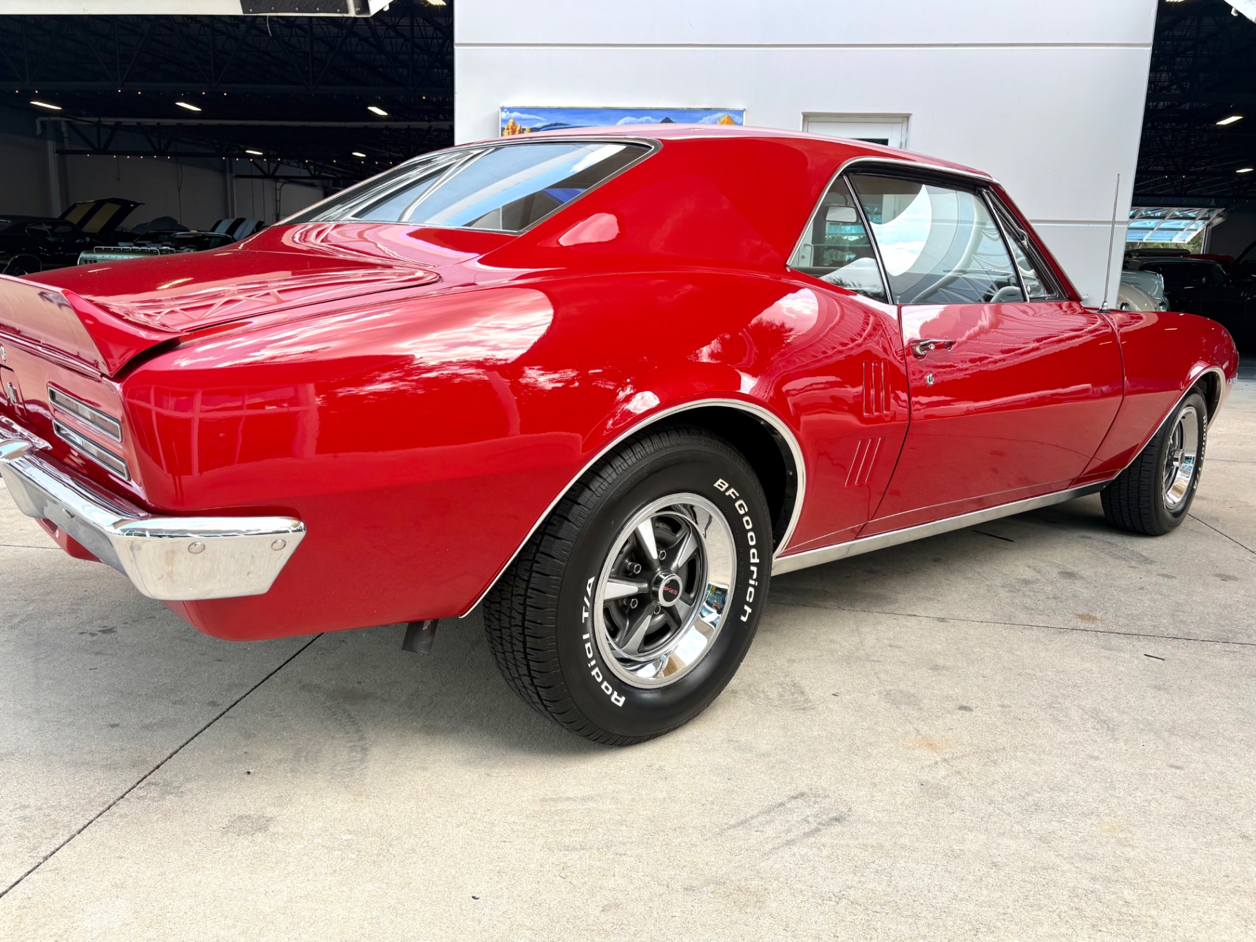 Vehicle photo 16