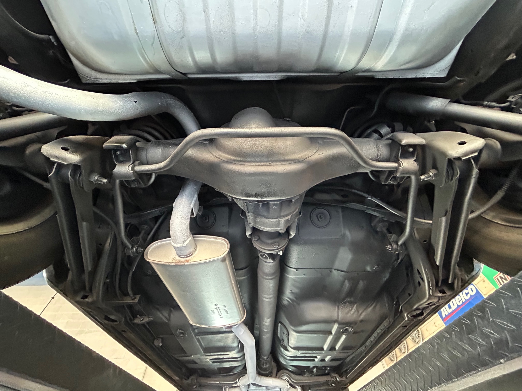 Vehicle photo 26