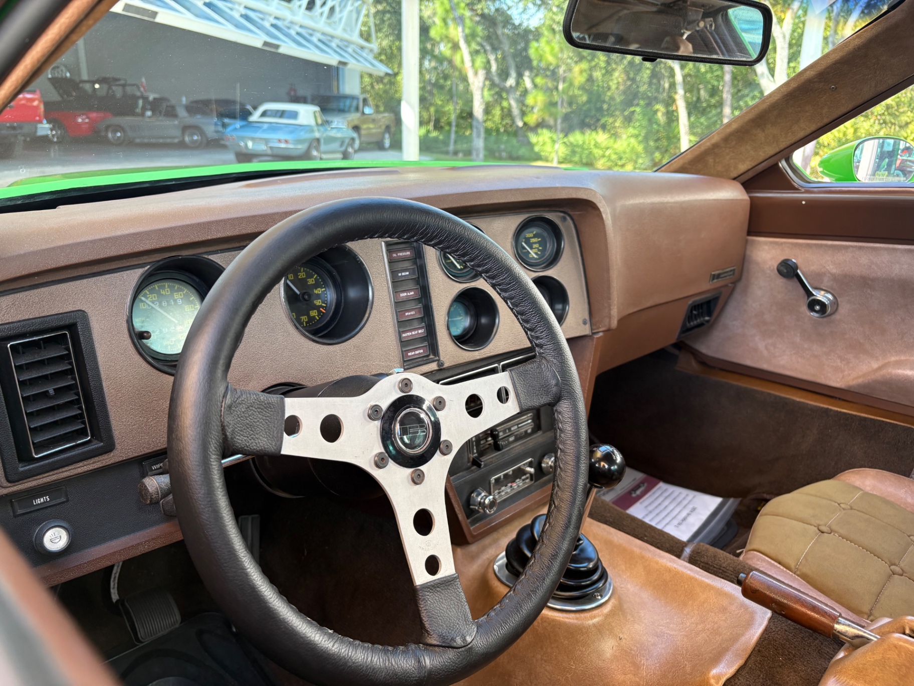 Vehicle photo 31