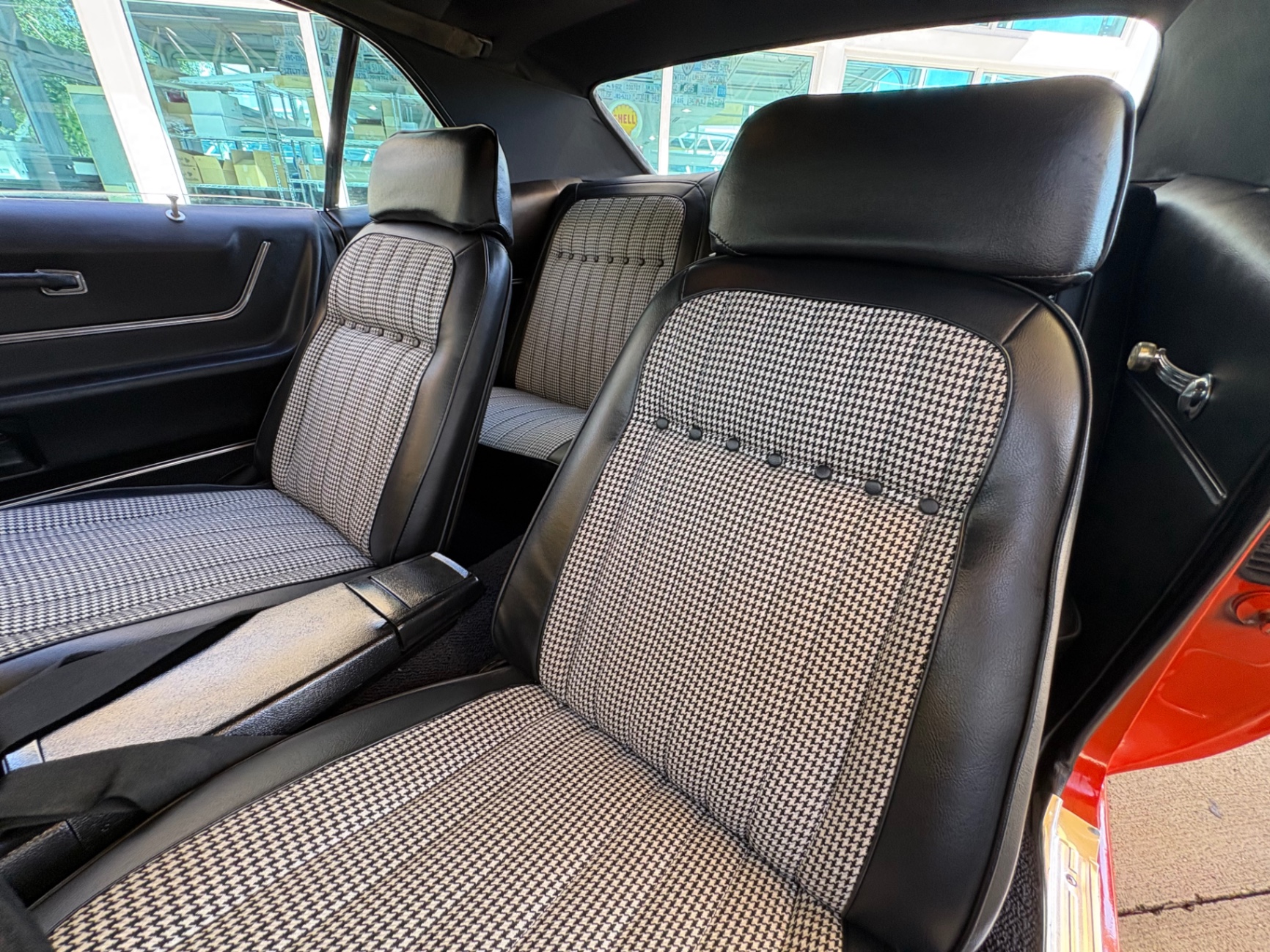 Vehicle photo 34