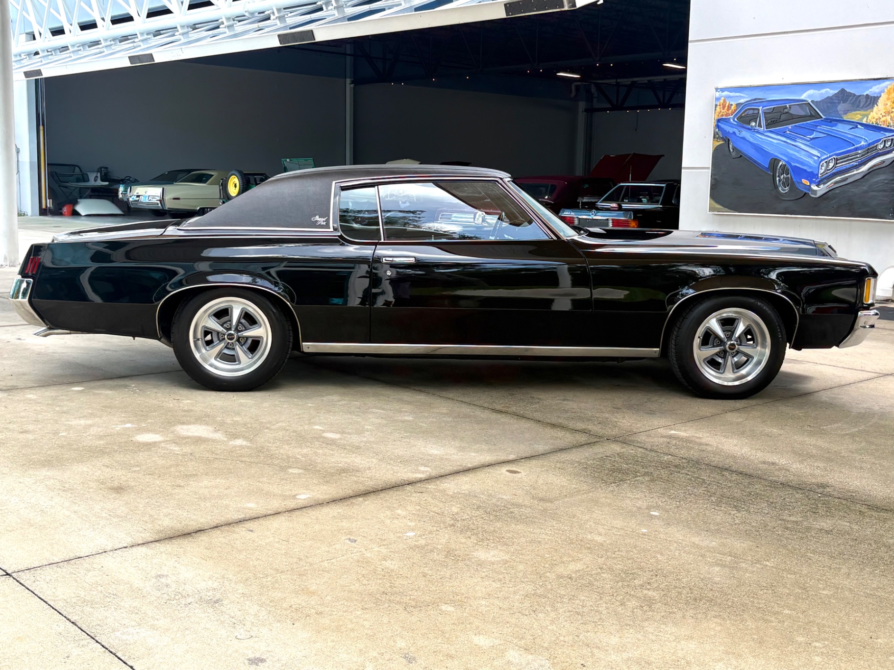 Vehicle photo 5