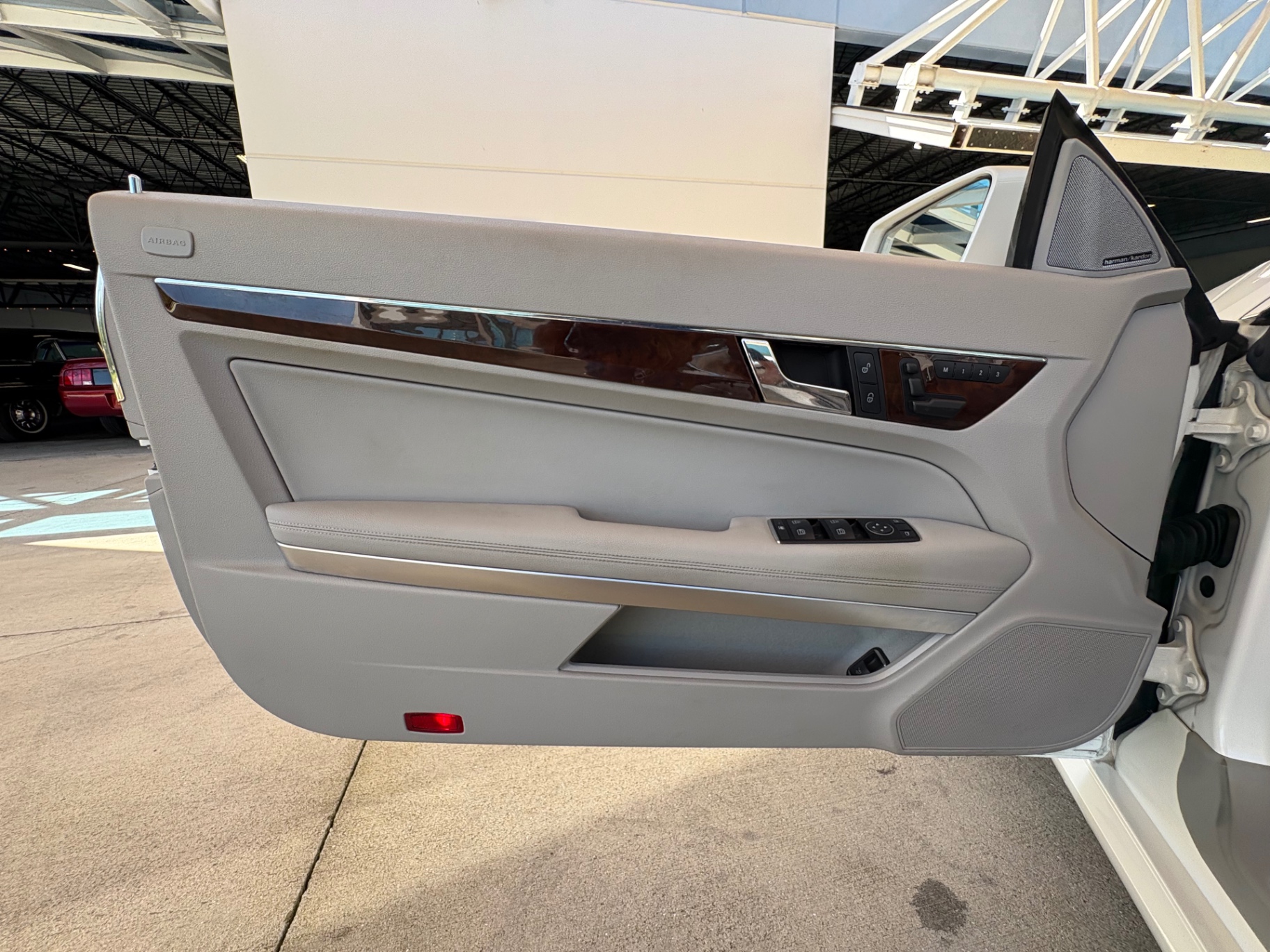 Vehicle photo 34