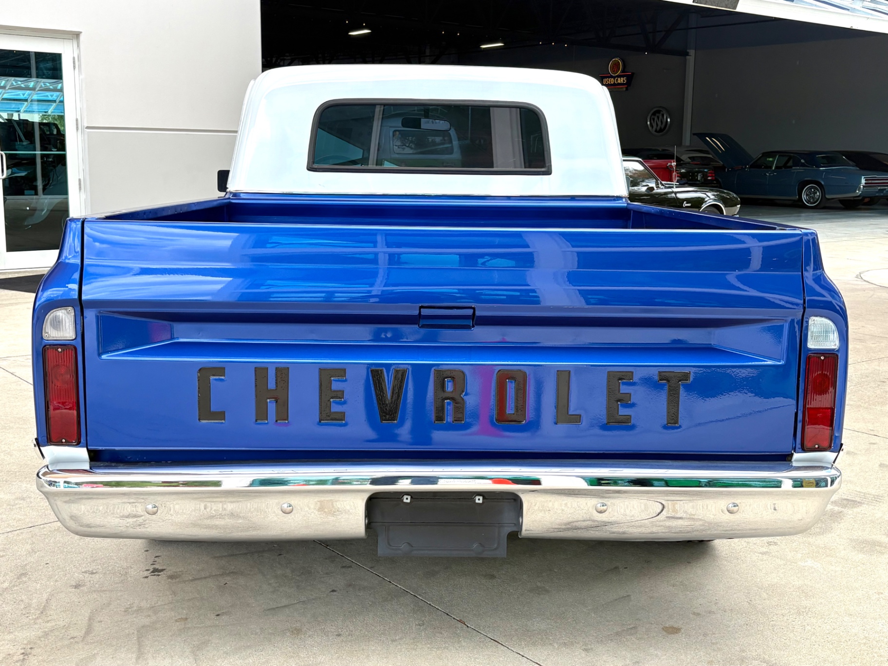 Vehicle photo 7