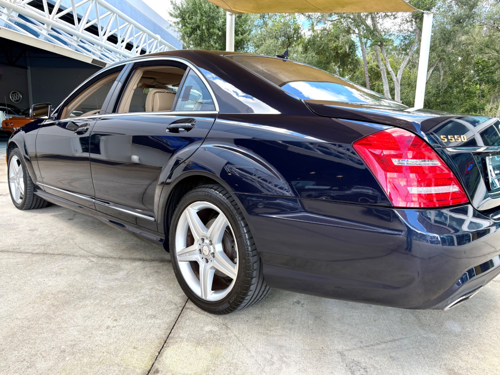 Vehicle photo 15