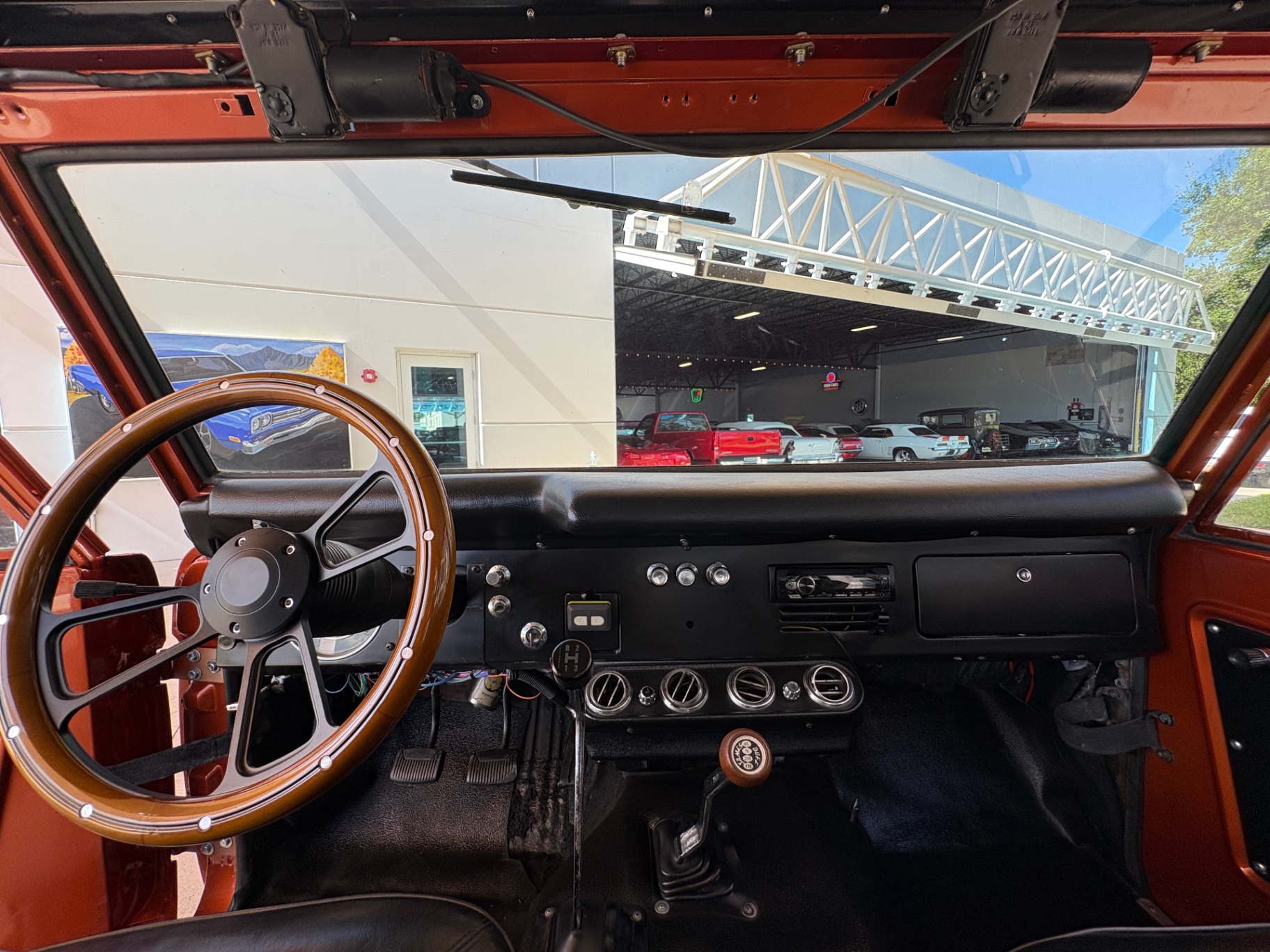 Vehicle photo 33
