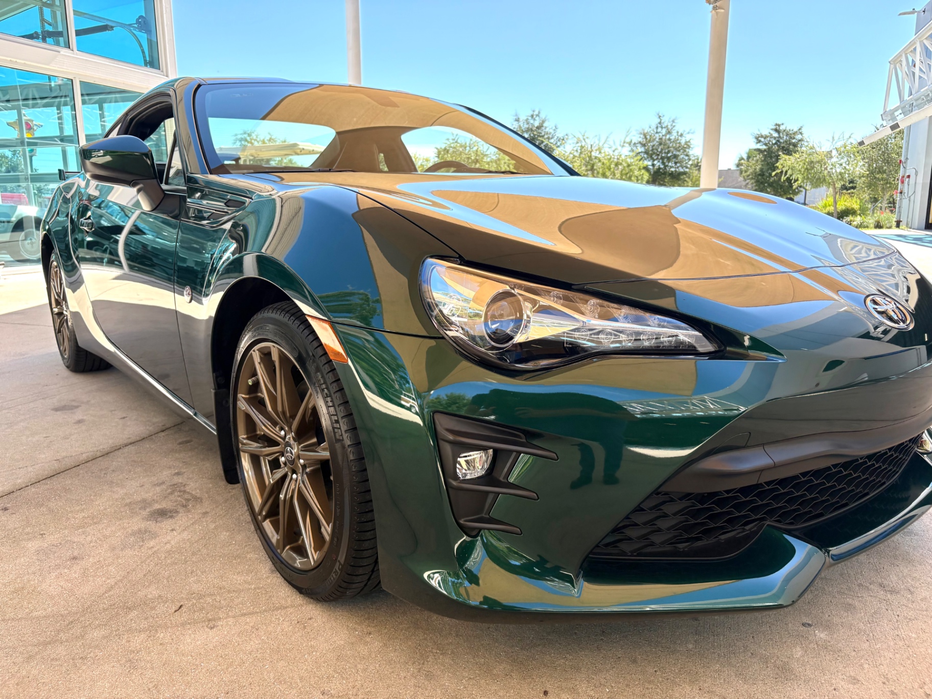 Vehicle photo 18