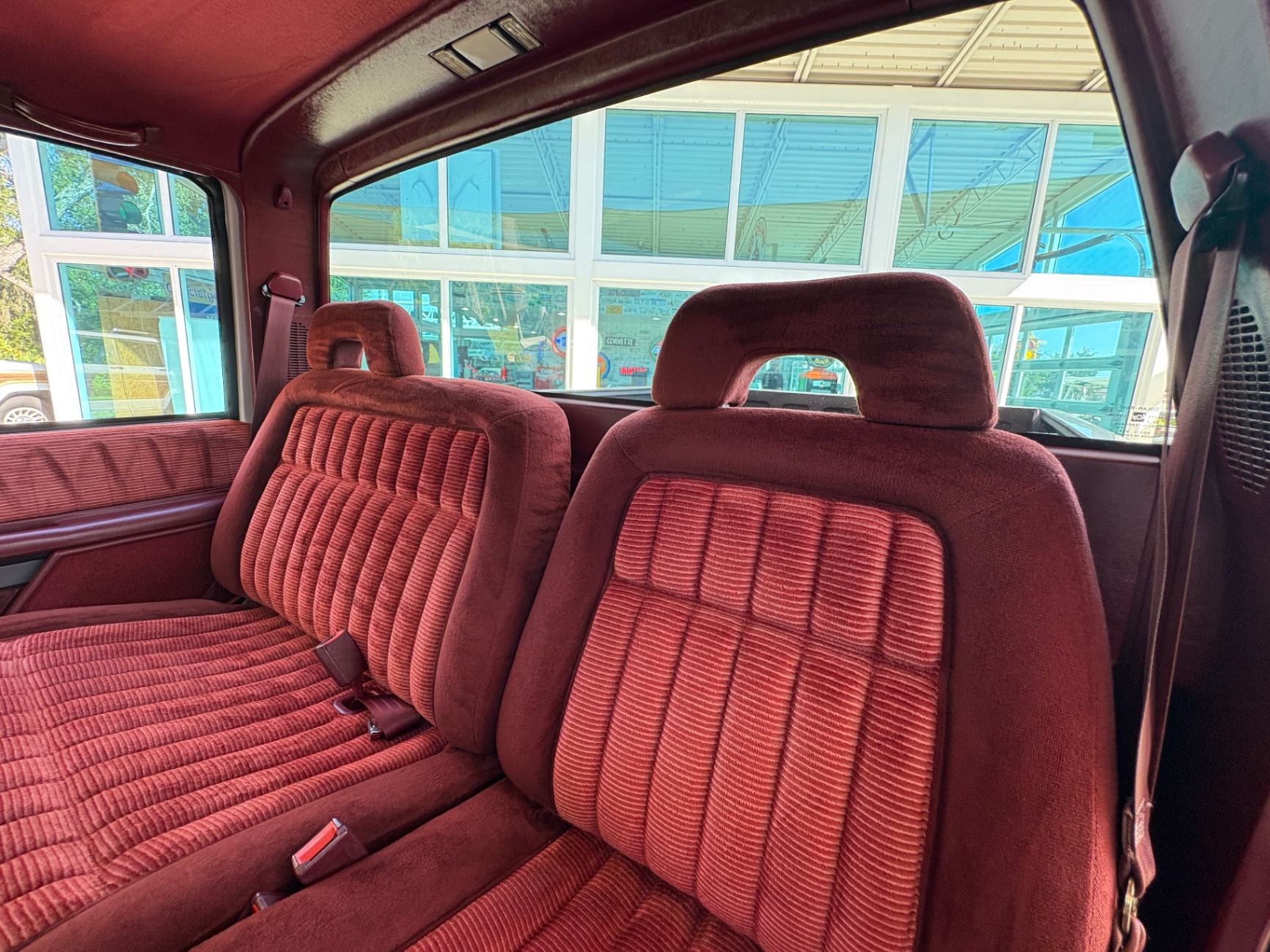 Vehicle photo 33