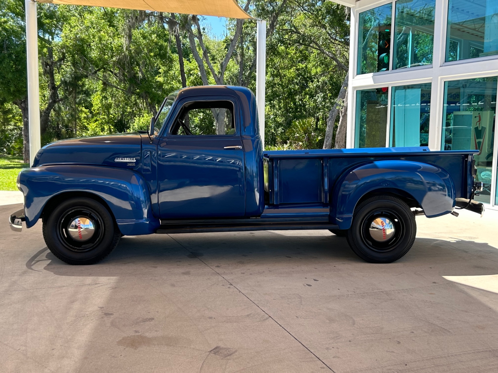 Vehicle photo 8