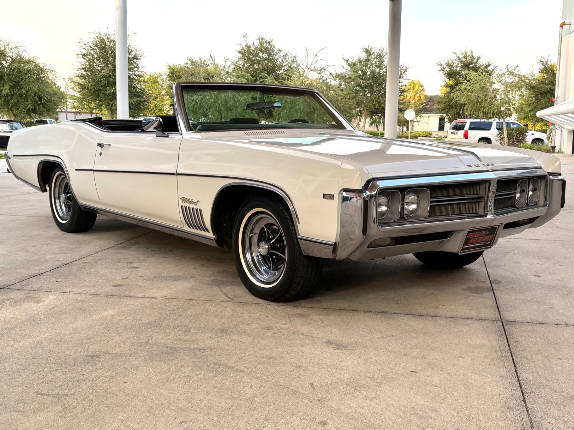 Vehicle photo 4