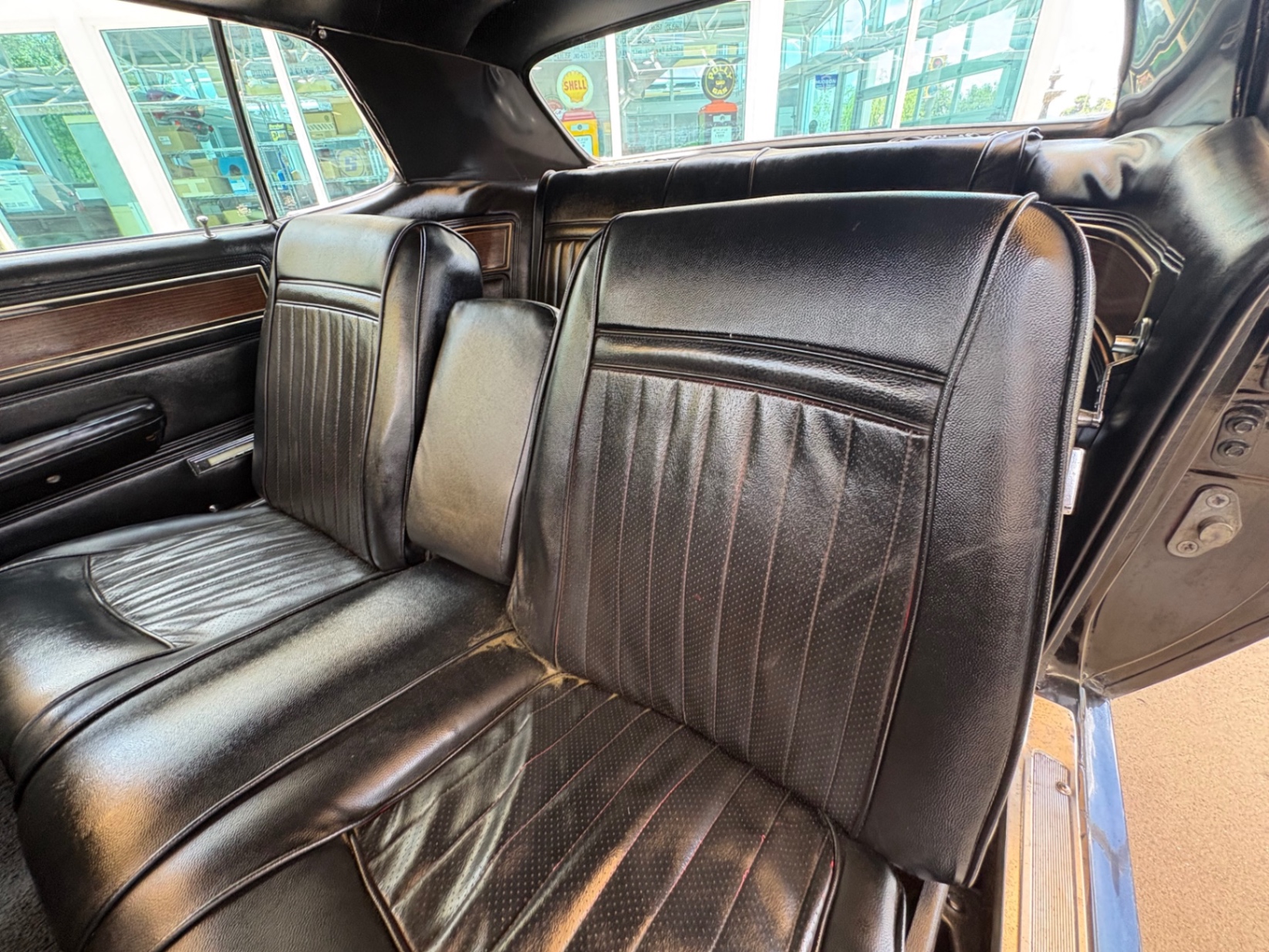 Vehicle photo 33