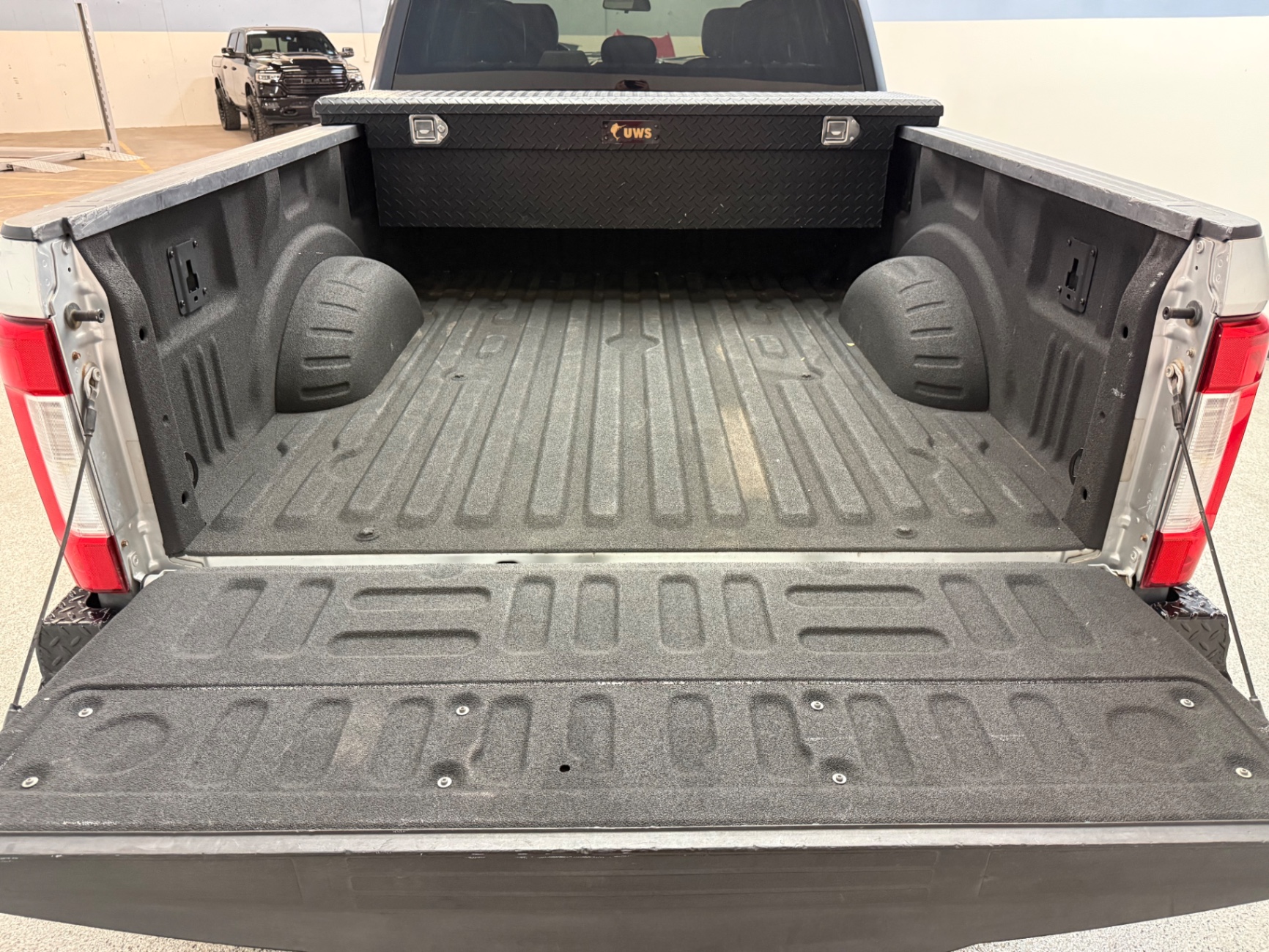Vehicle photo 5