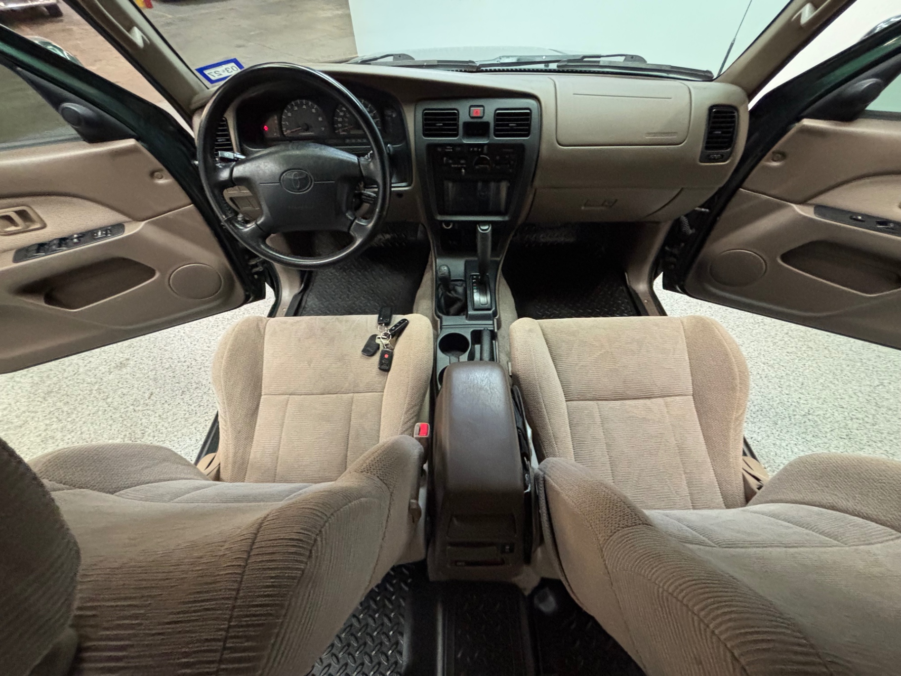 Vehicle photo 20