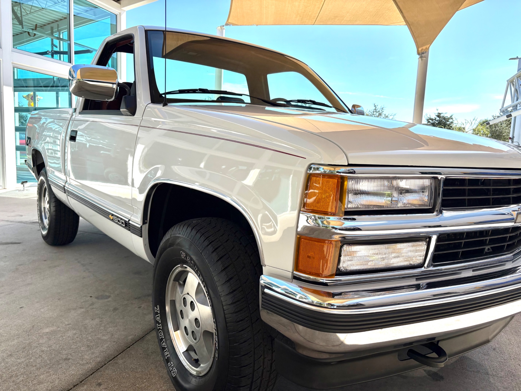 Vehicle photo 18