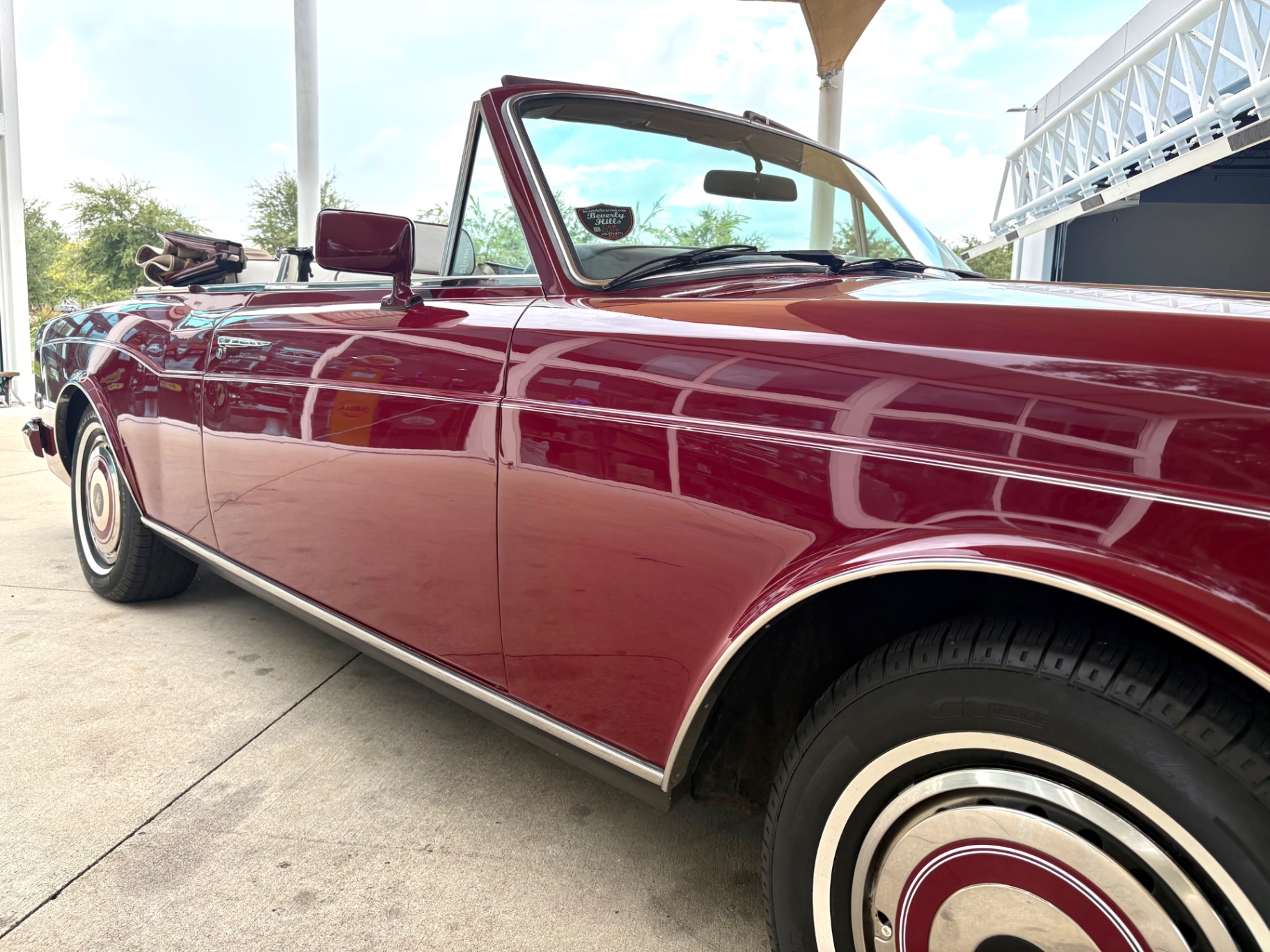Vehicle photo 18