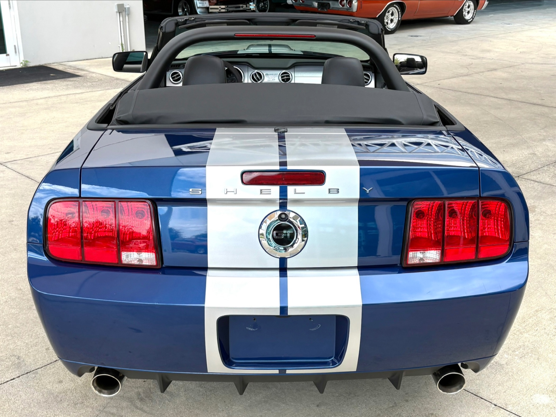 Vehicle photo 8