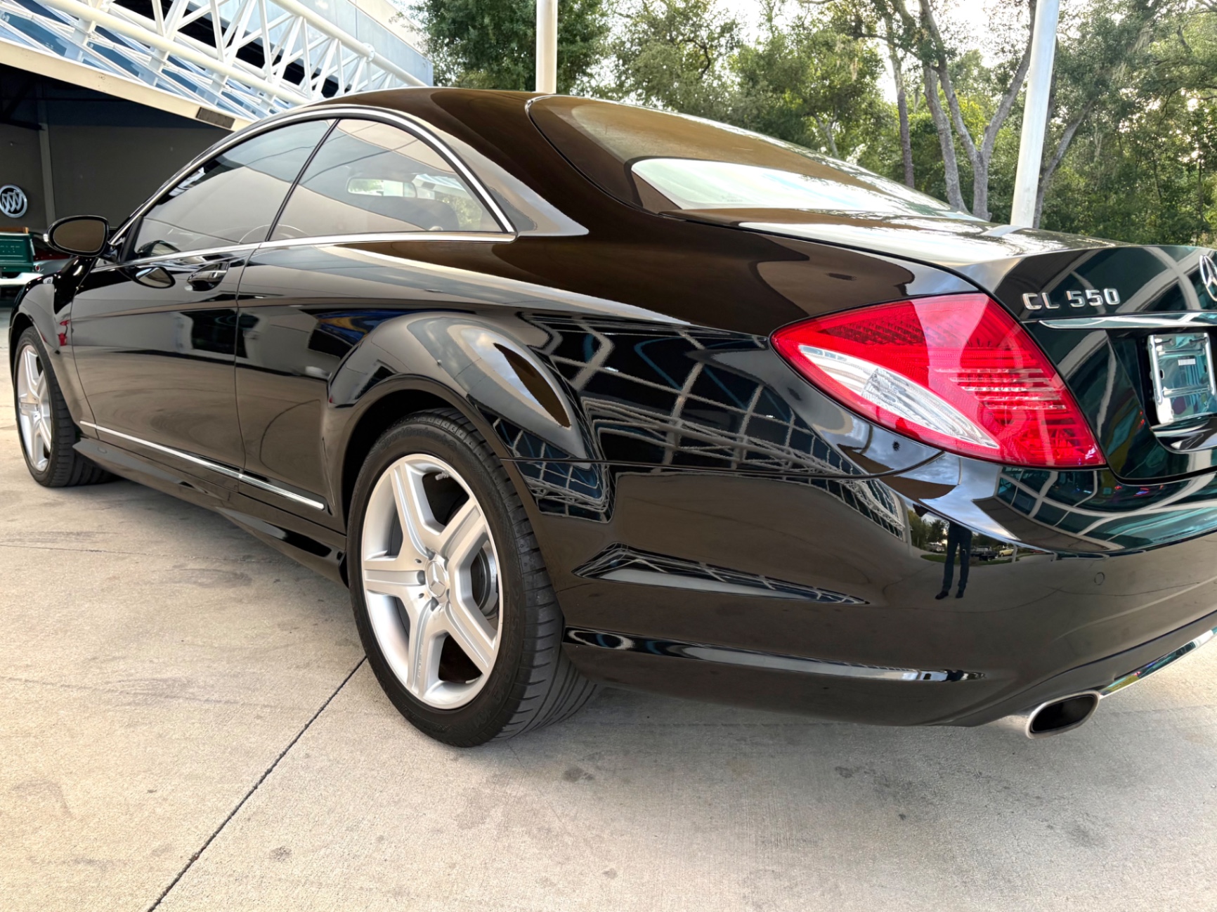 Vehicle photo 15