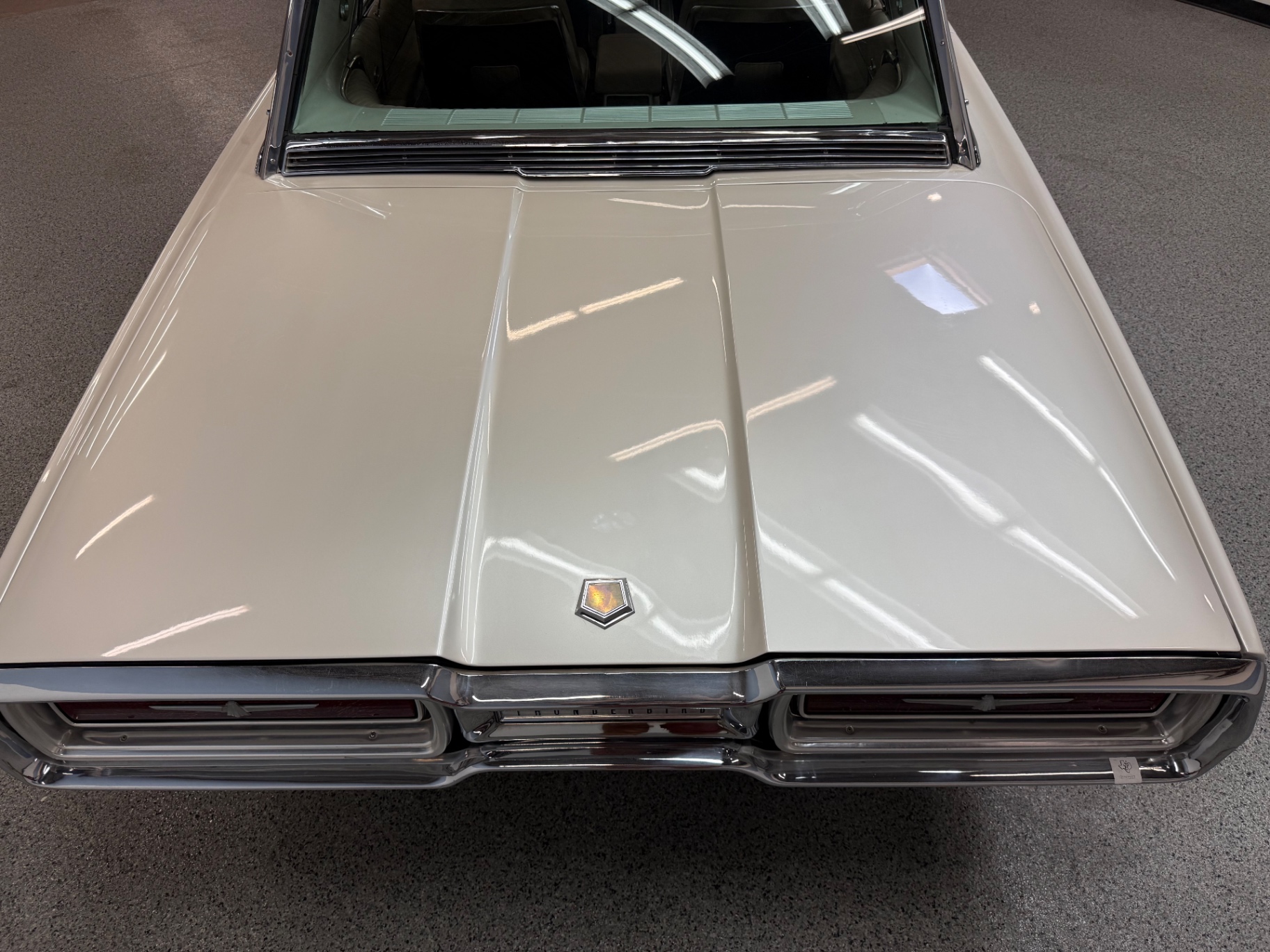 Vehicle photo 16