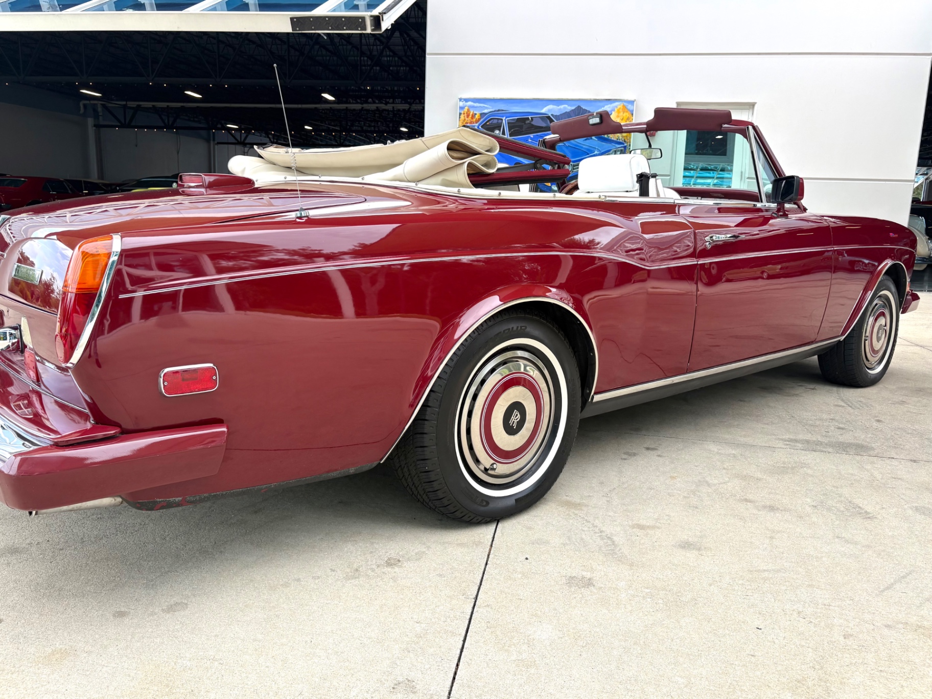 Vehicle photo 16