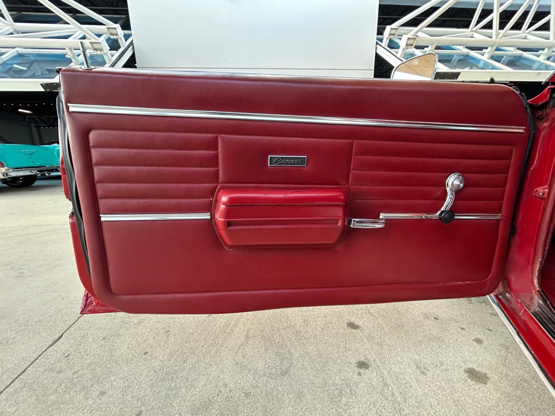 Vehicle photo 32