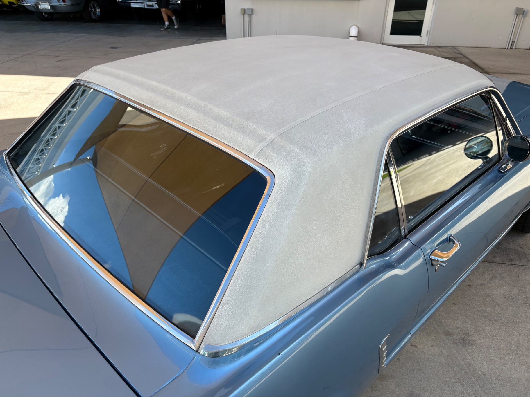 Vehicle photo 22