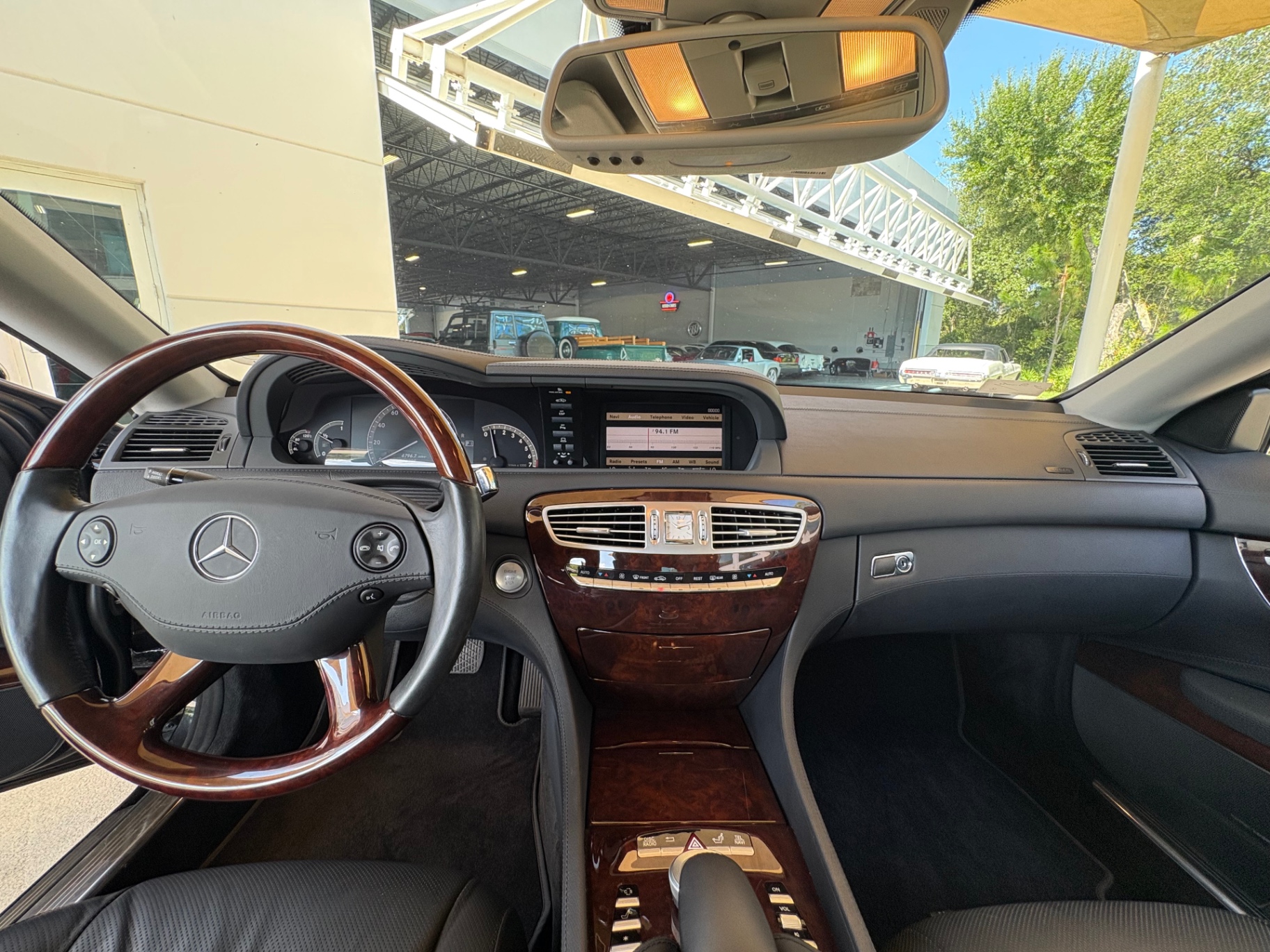Vehicle photo 33