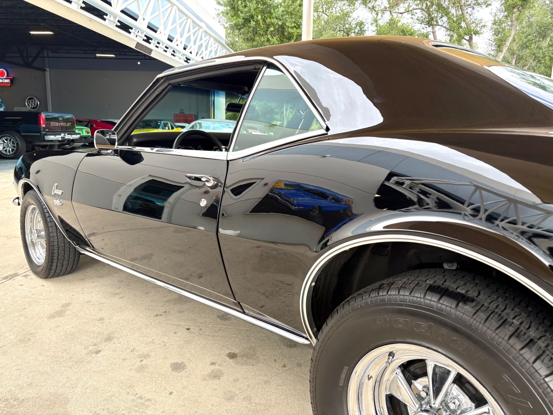 Vehicle photo 14