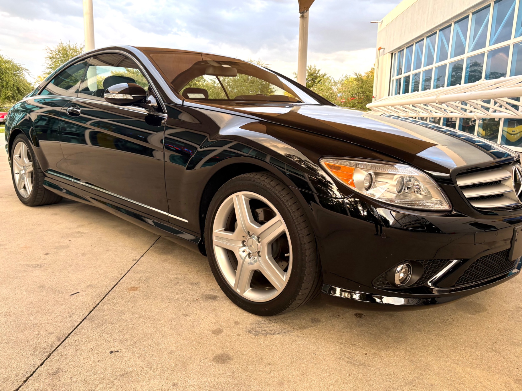 Vehicle photo 19