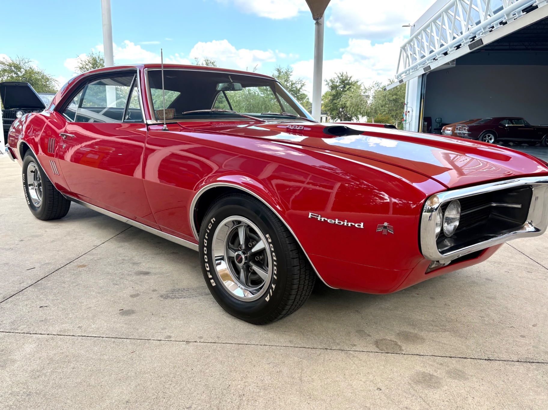 Vehicle photo 19