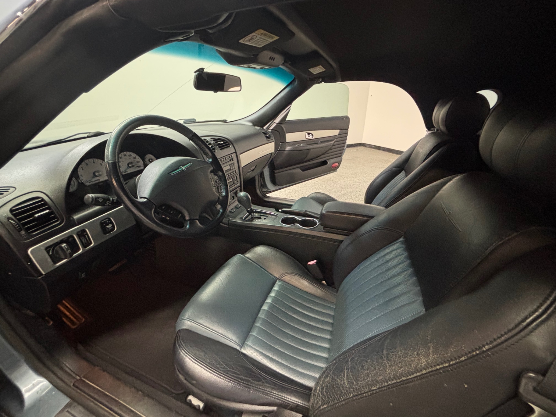Vehicle photo 22