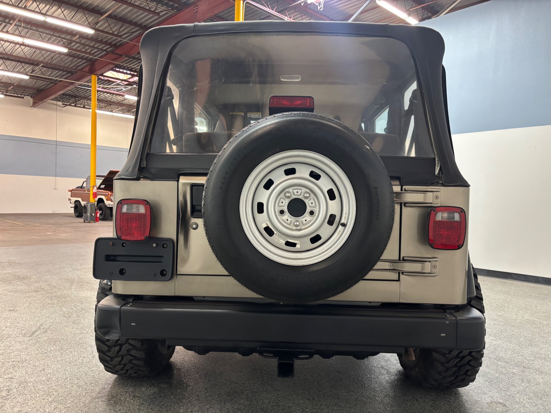 Vehicle photo 6