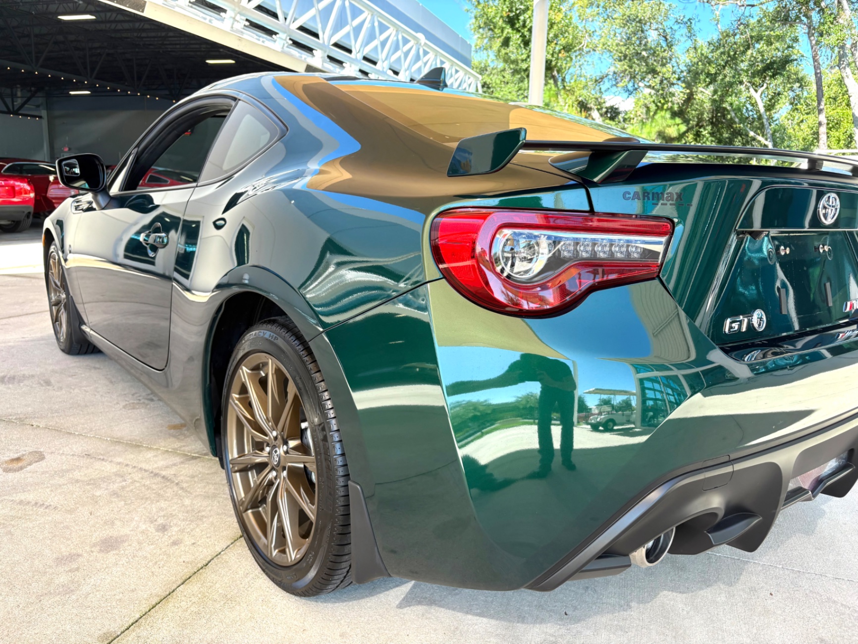 Vehicle photo 14