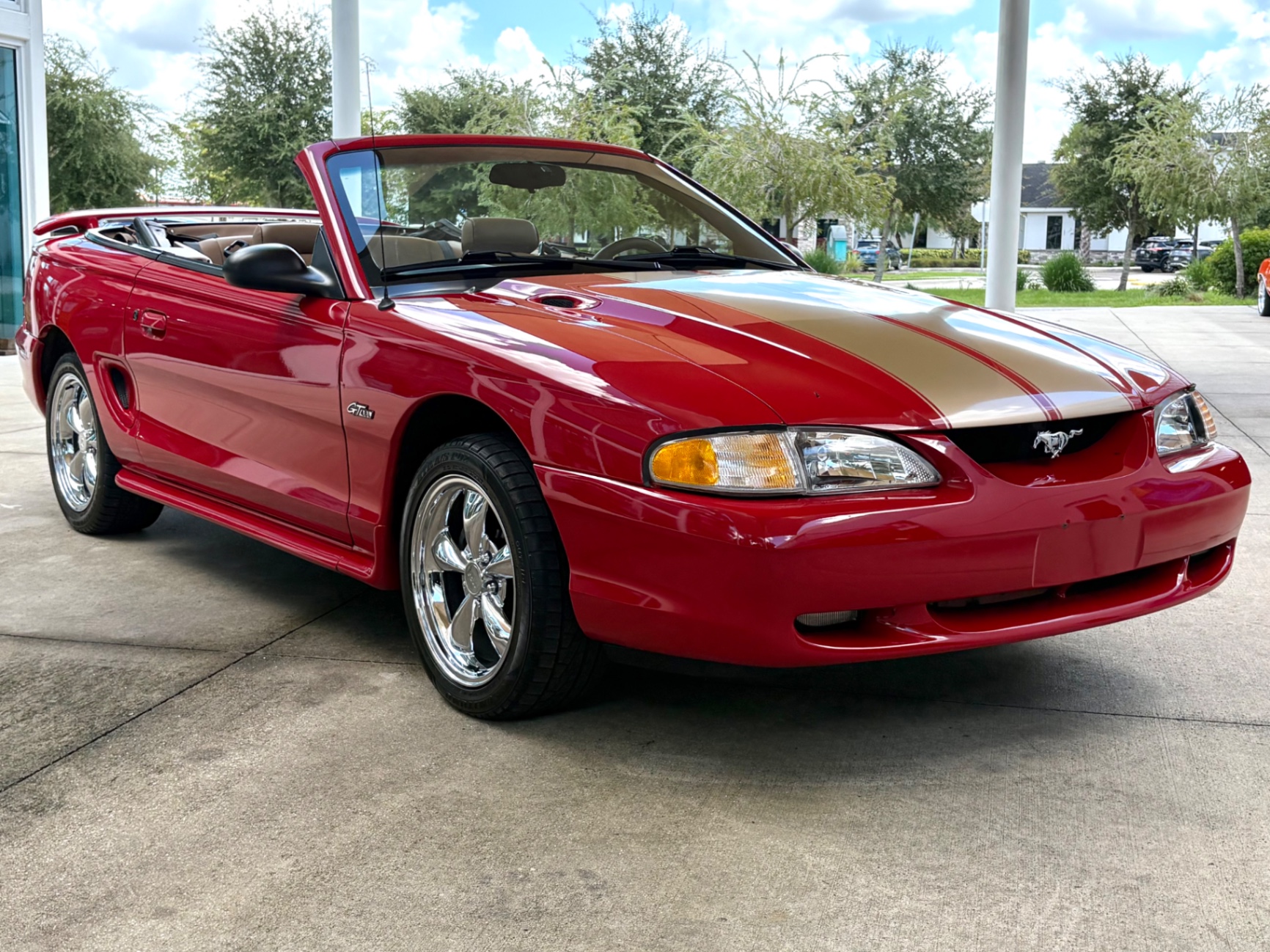 Vehicle photo 4
