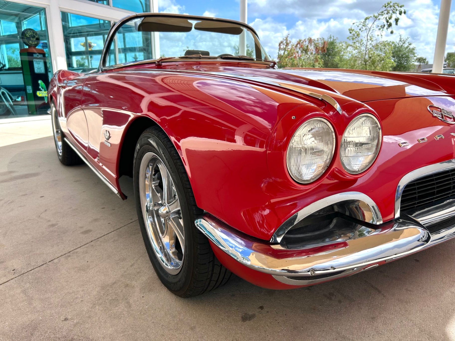 Vehicle photo 17