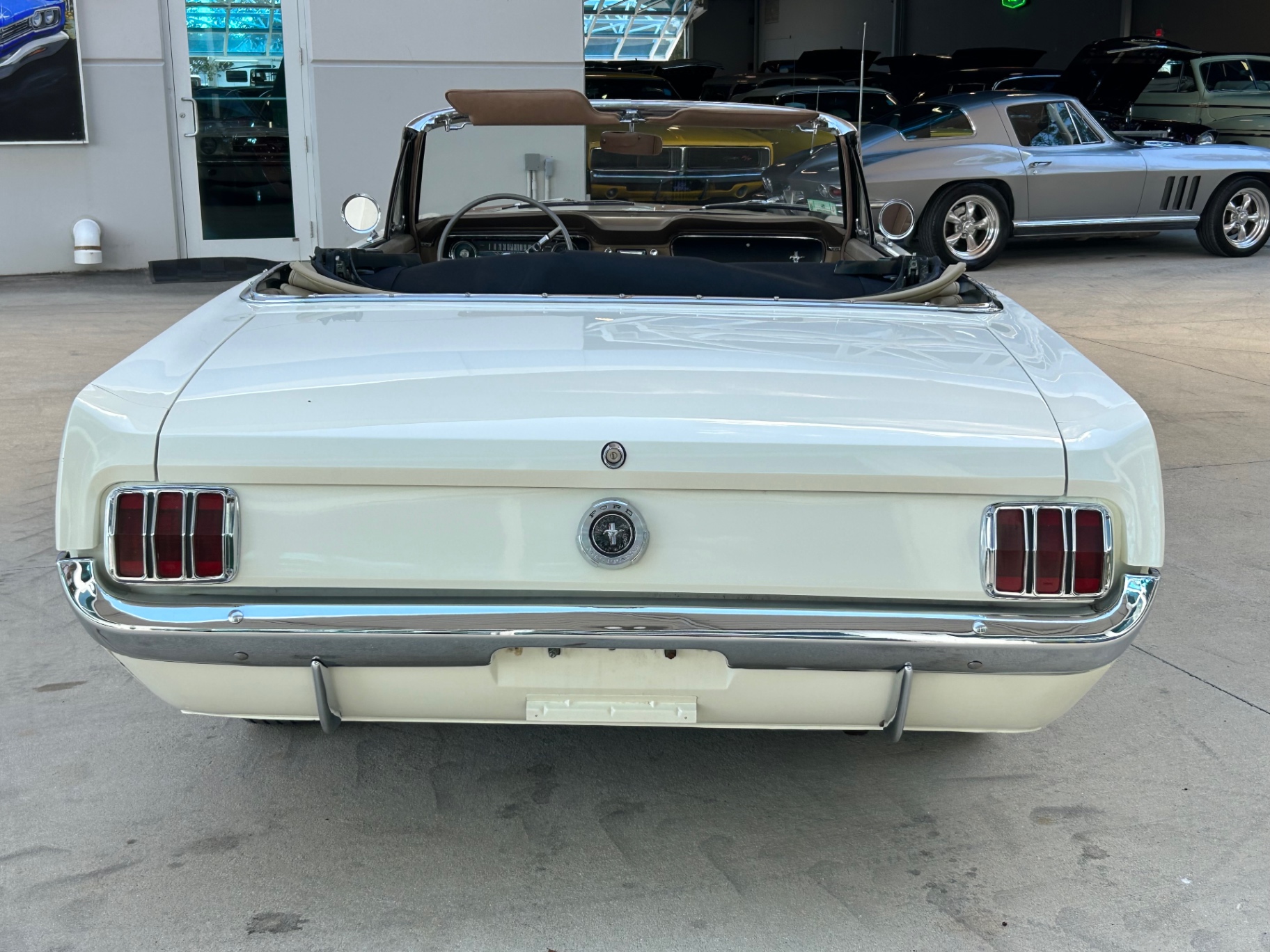 Vehicle photo 9