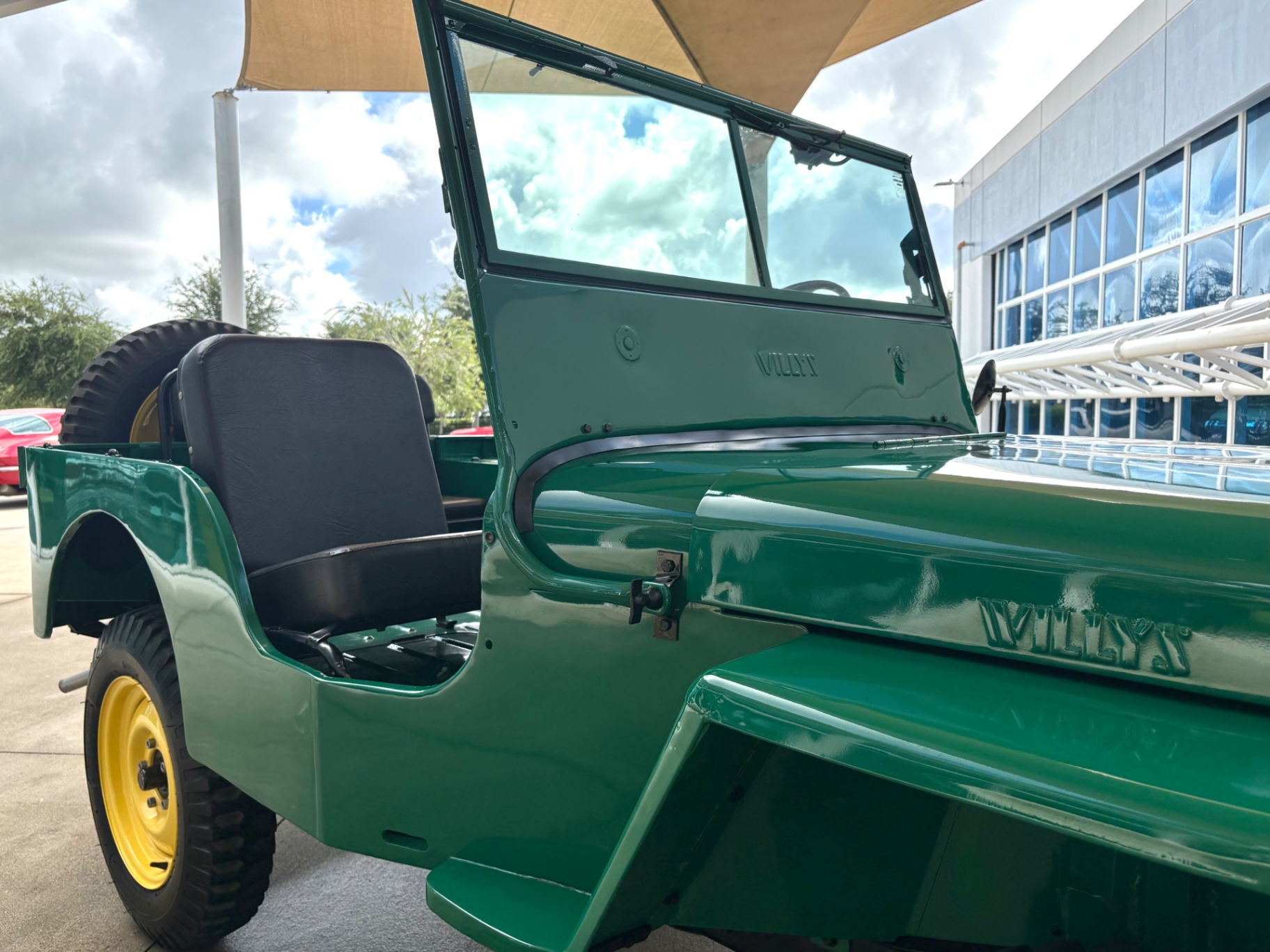 Vehicle photo 18