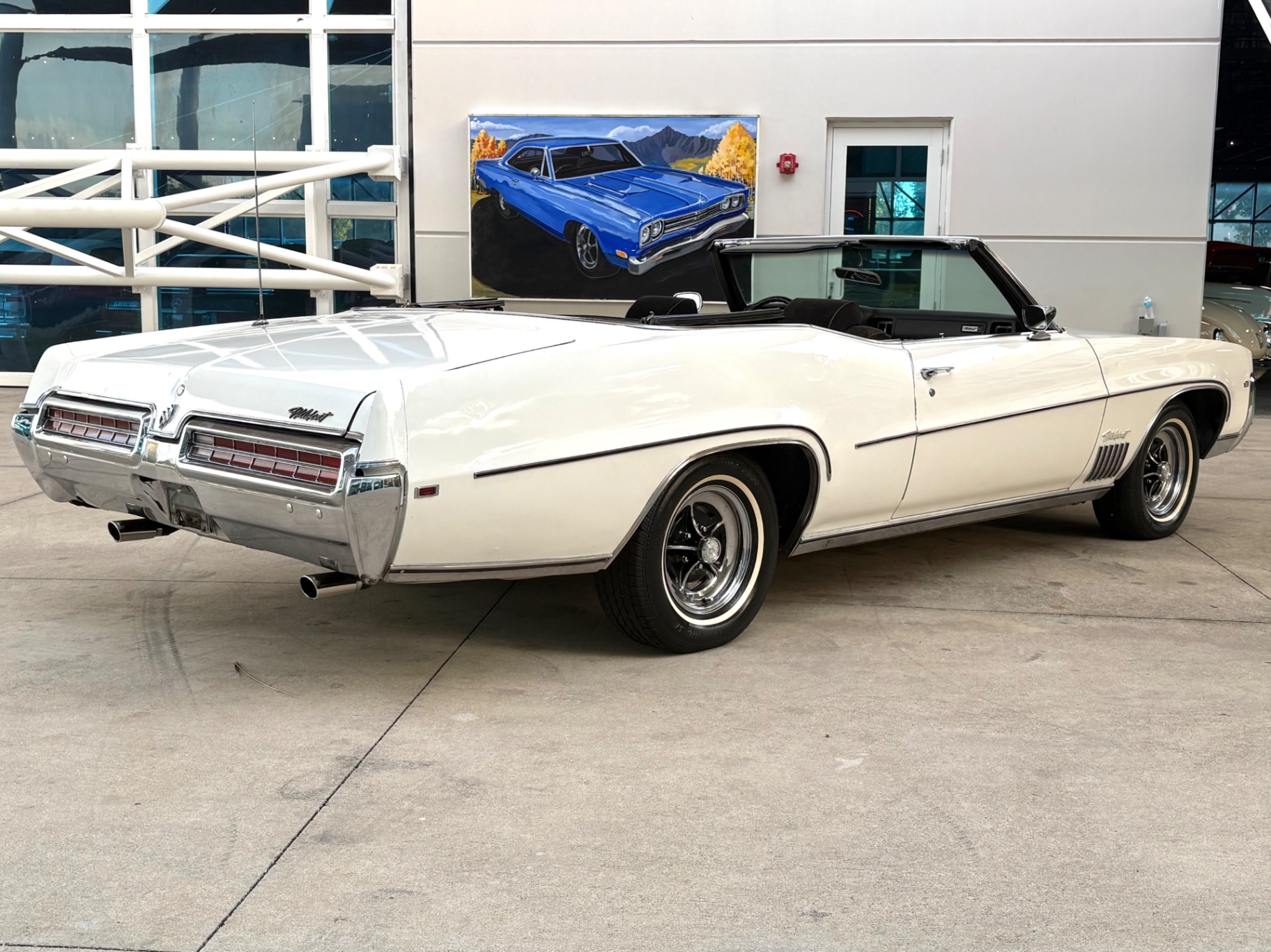 Vehicle photo 6