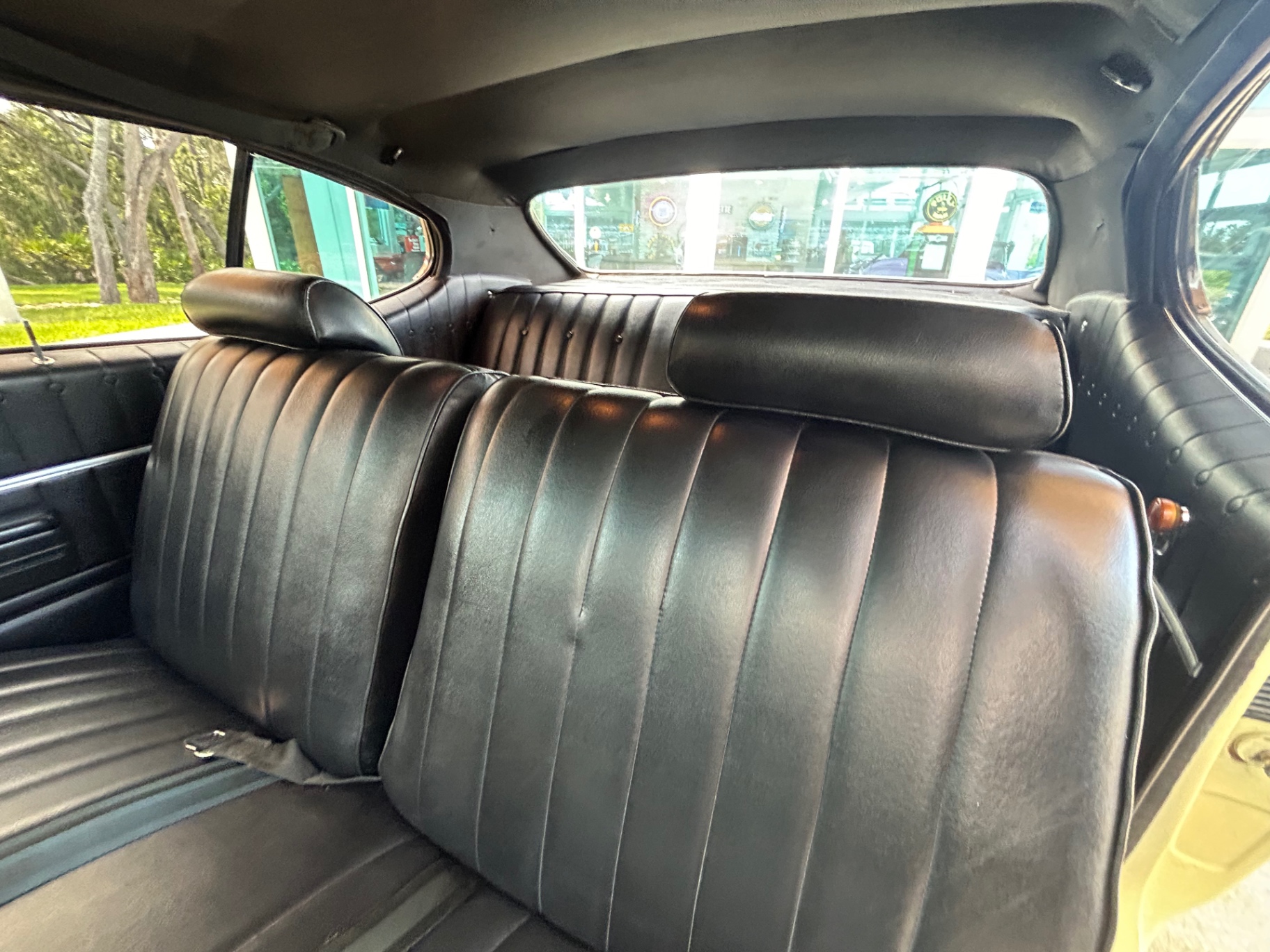 Vehicle photo 21