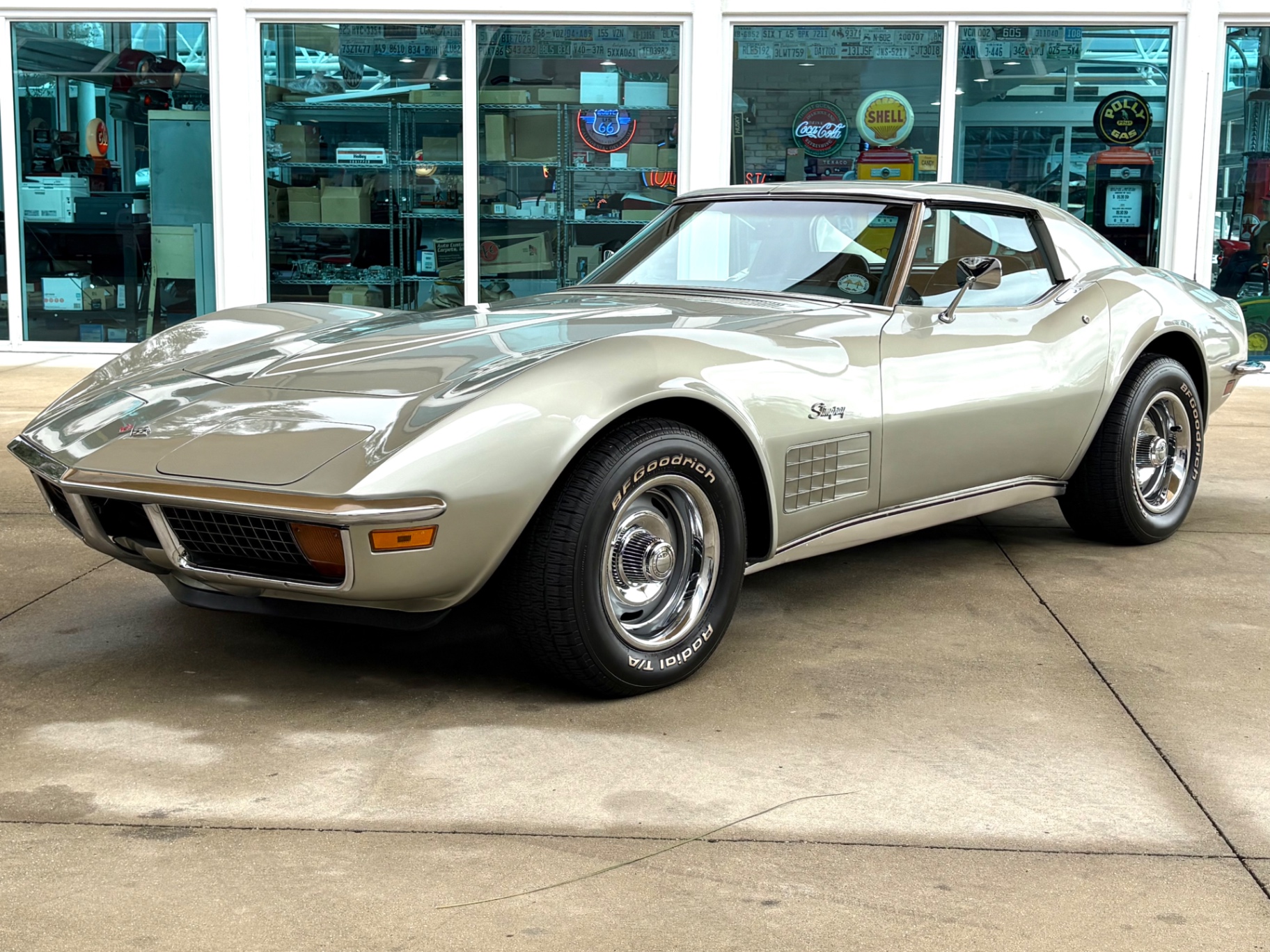 Vehicle photo 12