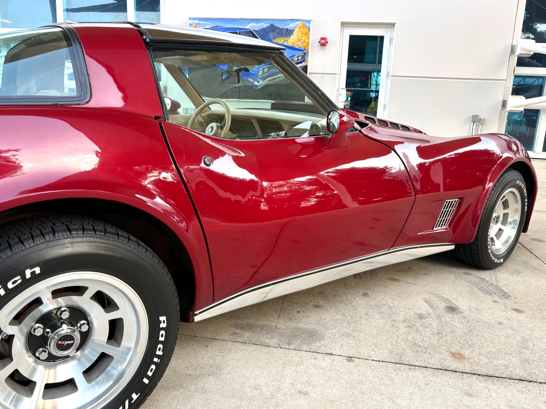 Vehicle photo 17
