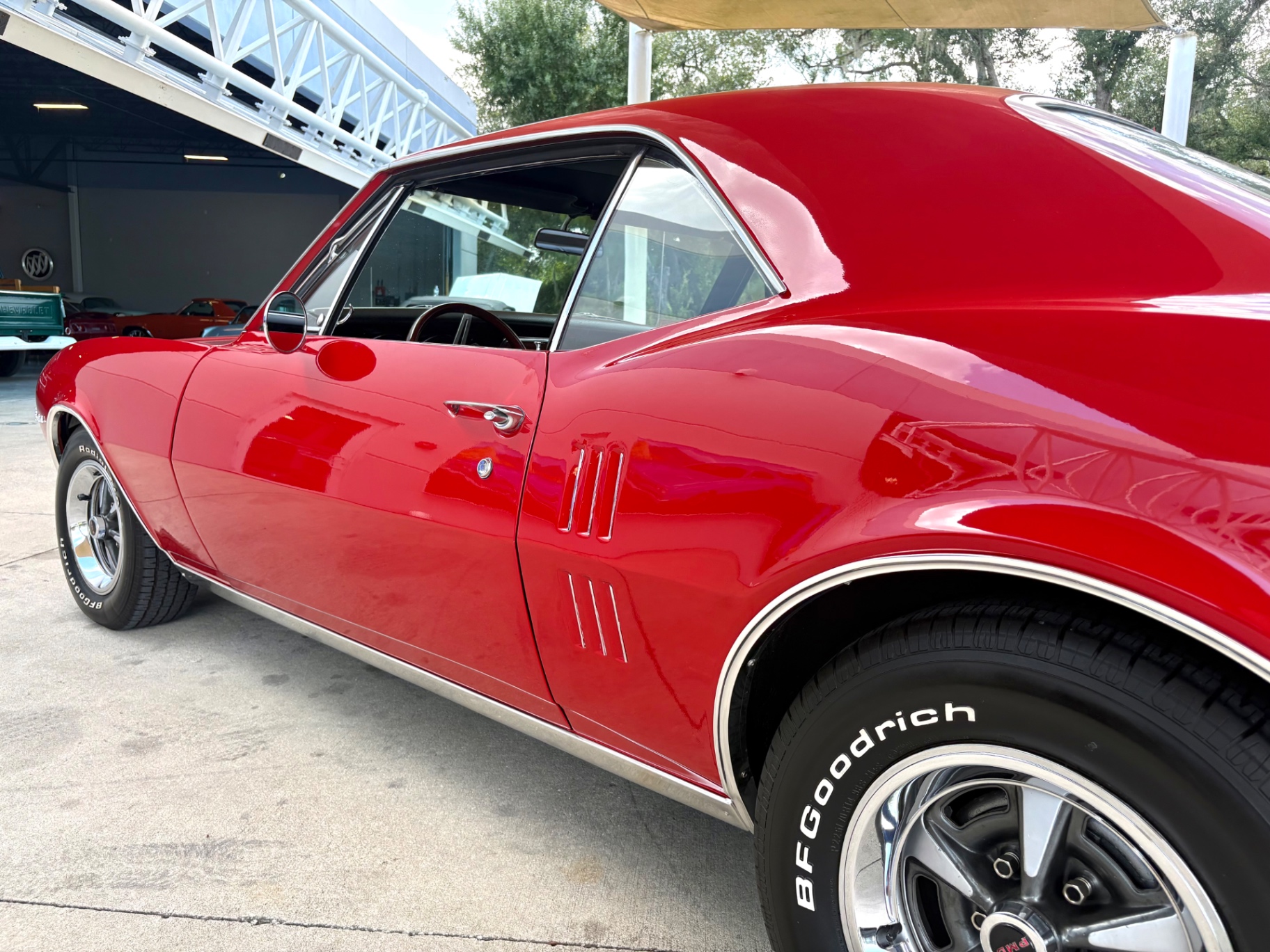 Vehicle photo 14