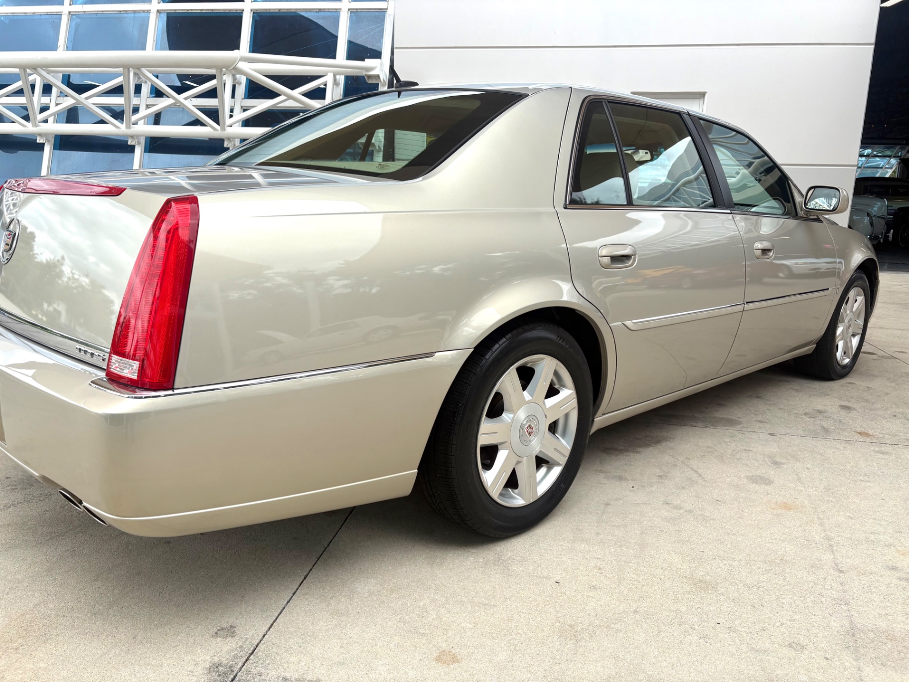 Vehicle photo 16