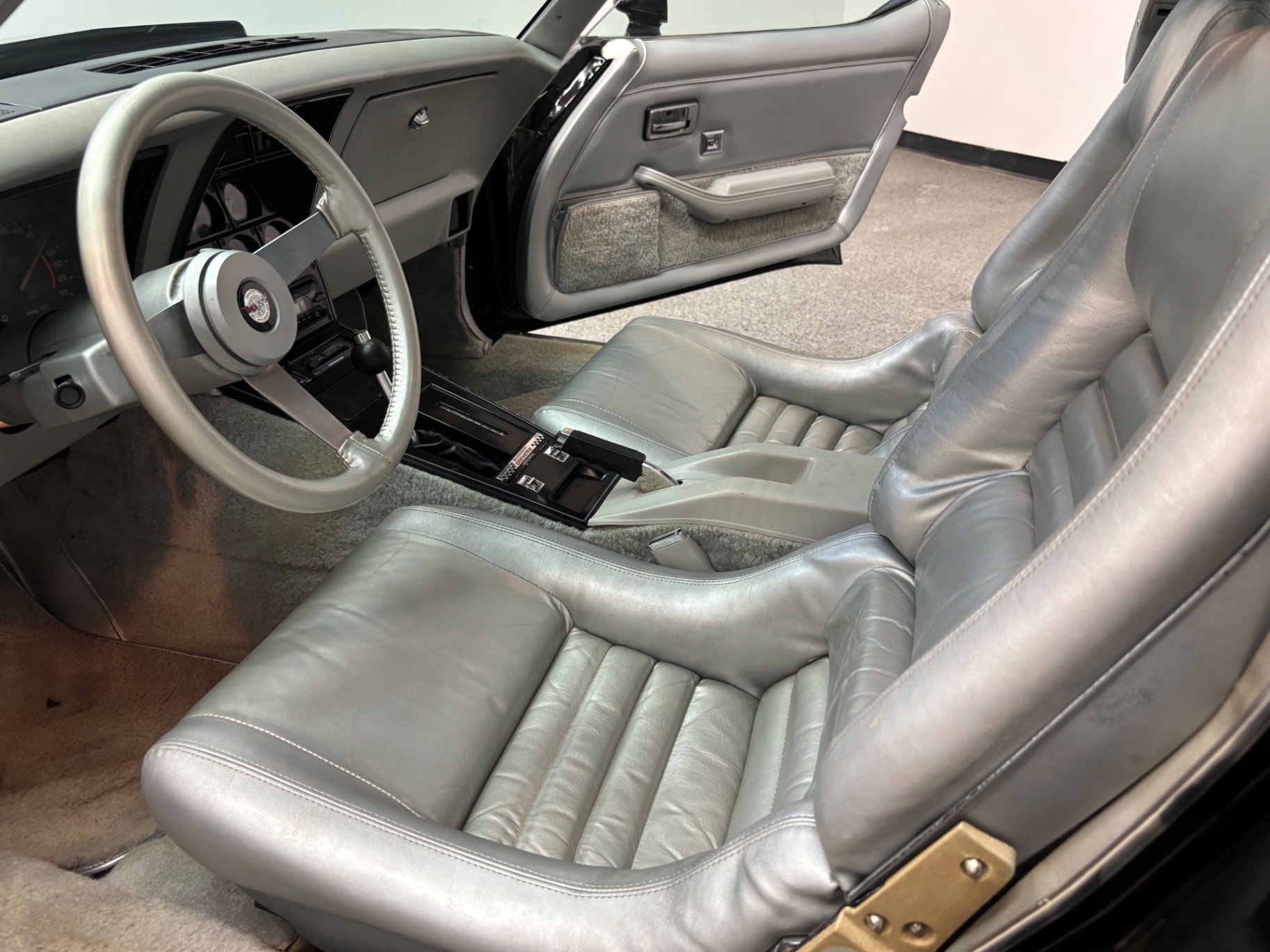 Vehicle photo 22