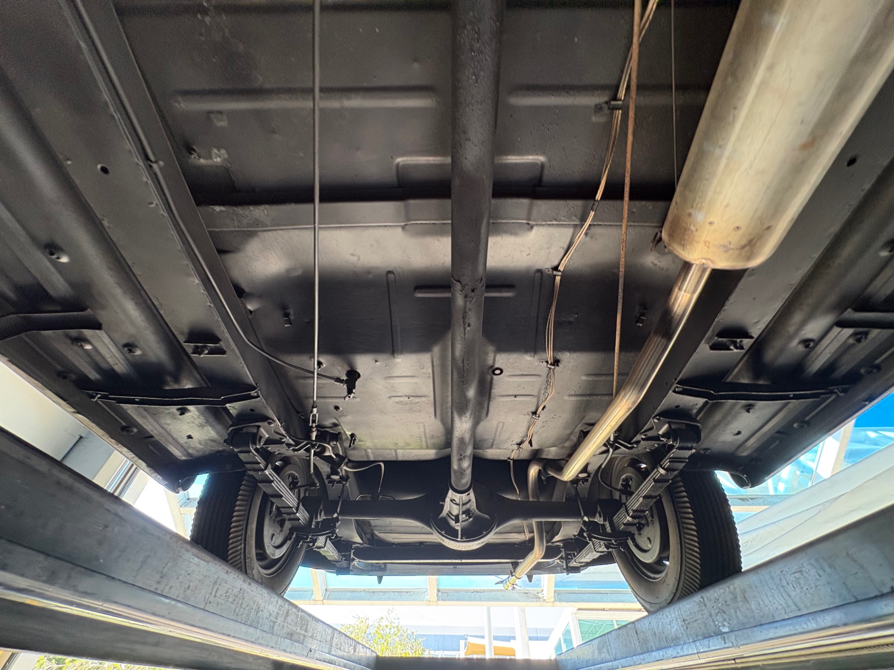 Vehicle photo 49