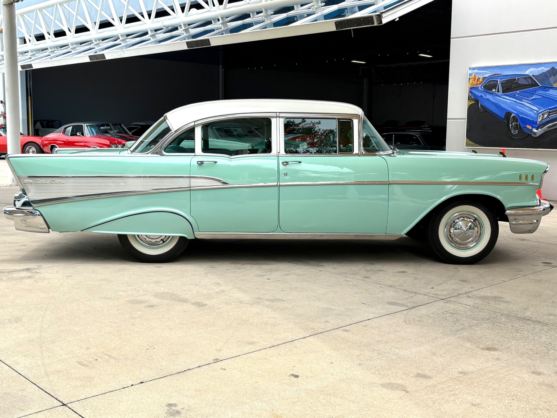 Vehicle photo 5