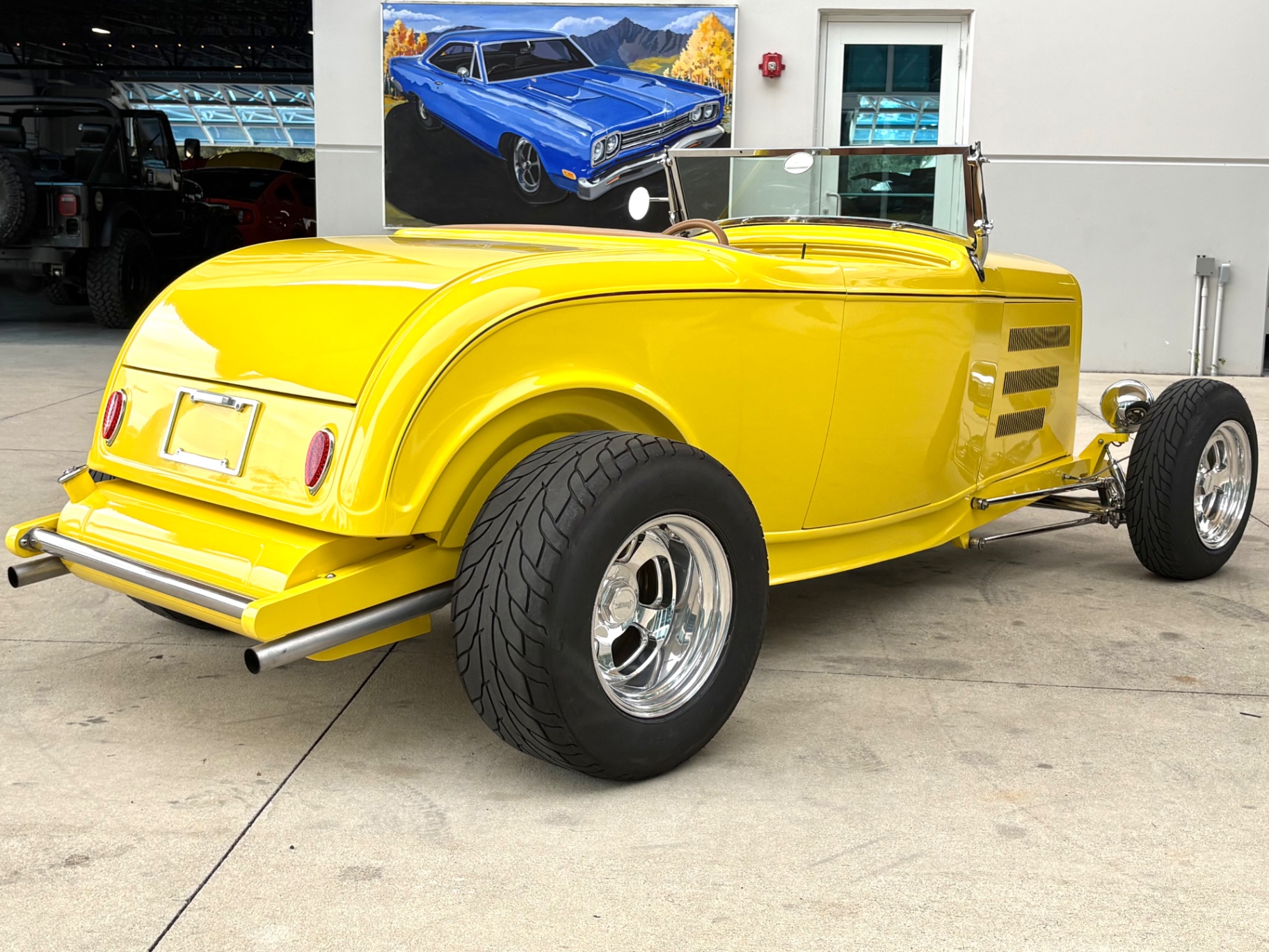Vehicle photo 6