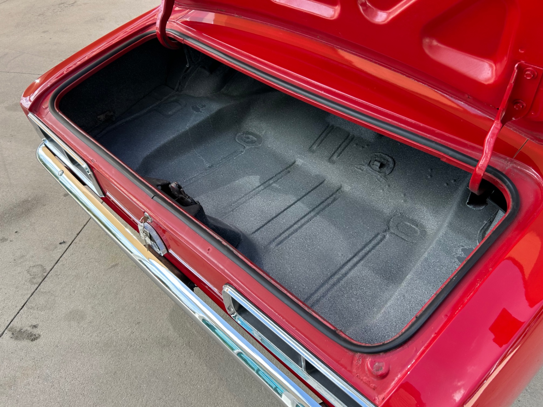 Vehicle photo 7